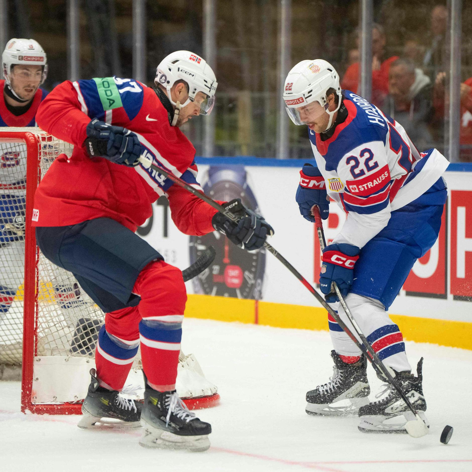 Markus Vikingstad (l.) war zuletzt für Norwegen bei der WM in Dänemark auch gegen die USA am Puck.