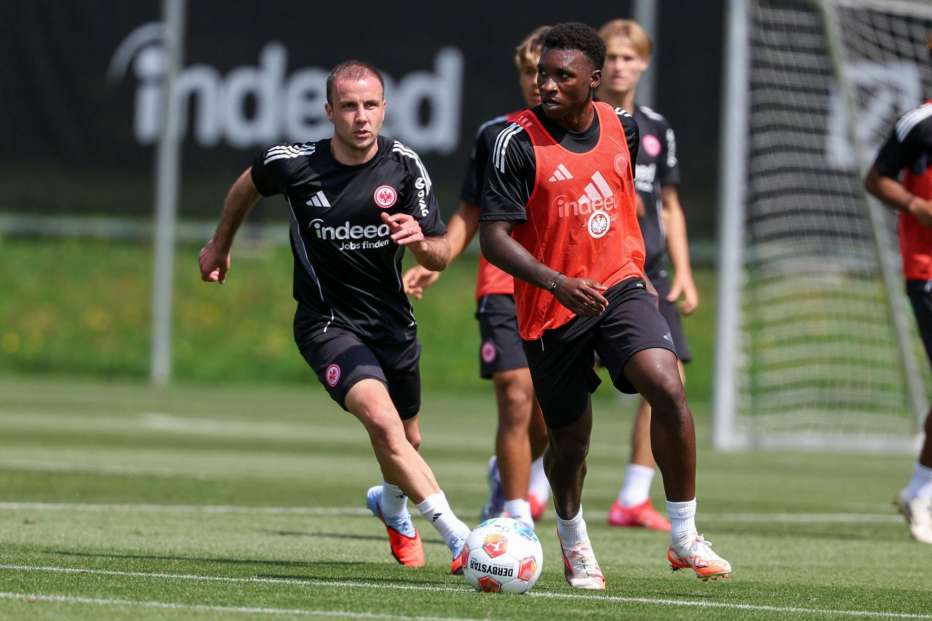 Aurelio Buta trainierte zuletzt zwar noch mit Mario Götze und Co., soll Eintracht Frankfurt aber verlassen. Der Verteidiger gilt als Kandidat beim 1. FC Union.