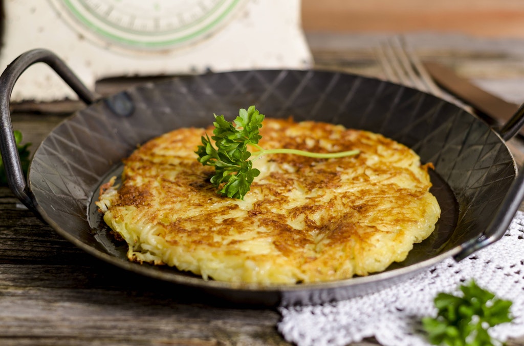 Mit-Frischekick-Leckere-Kartoffelr-sti-mit-selbstgemachtem-Kr-uterquark