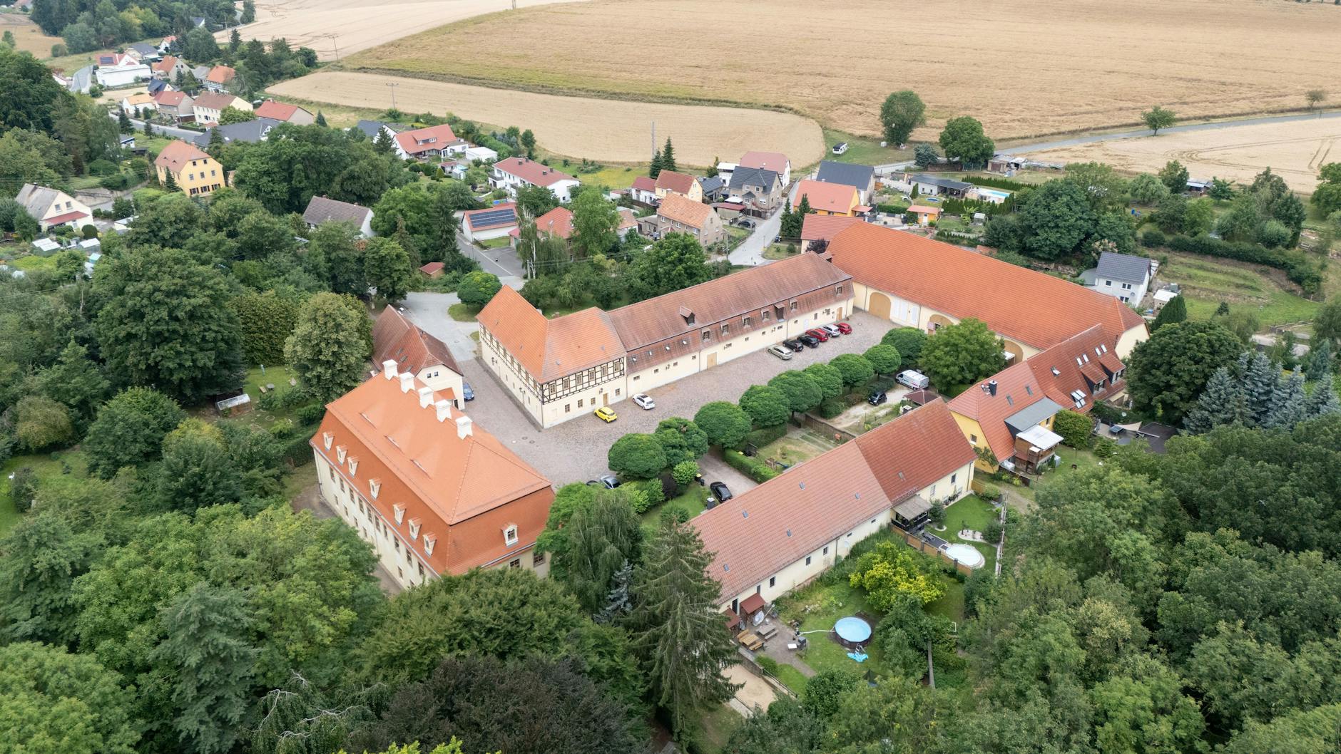 Das ehemalige Rittergut in Stauchitz (Sachsen), in dem die DDR-Bibliothek von Peter Sodann eine Heimat gefunden hat.