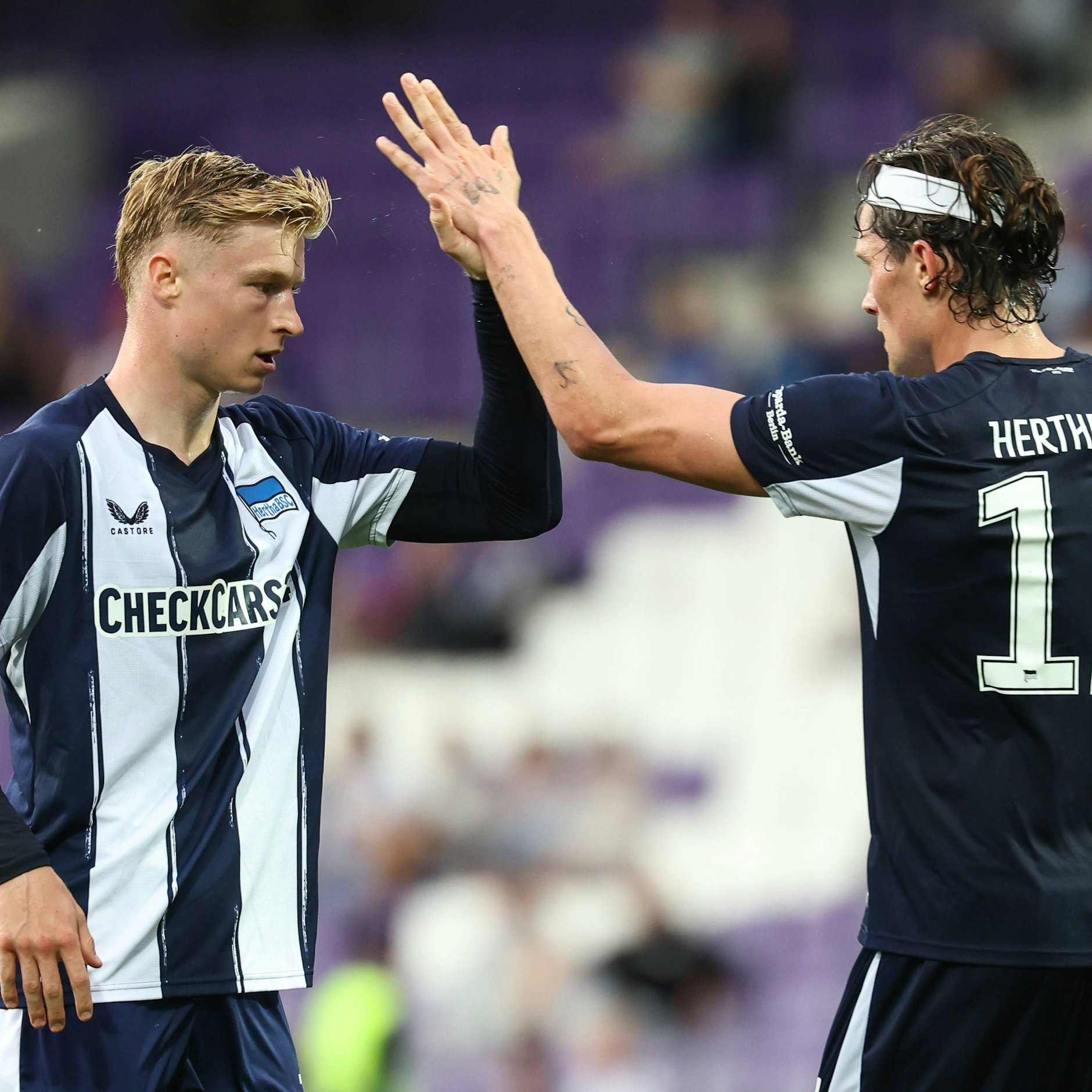 Julian Eitschberger und Fabian Reese durften in den Testspielen von Hertha BSC noch dieses Trikot tragen, aber nicht mehr in der Zweiten Liga.