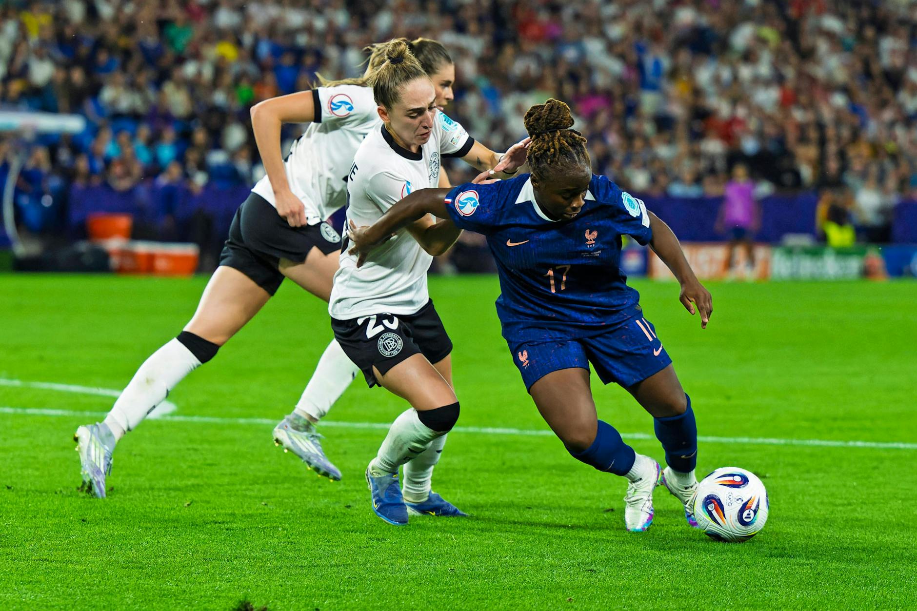 Die DFB-Frauen zeigten bei der EM in der Schweiz insbesondere gegen Frankreich, wie man mit Rückschlägen umgeht.