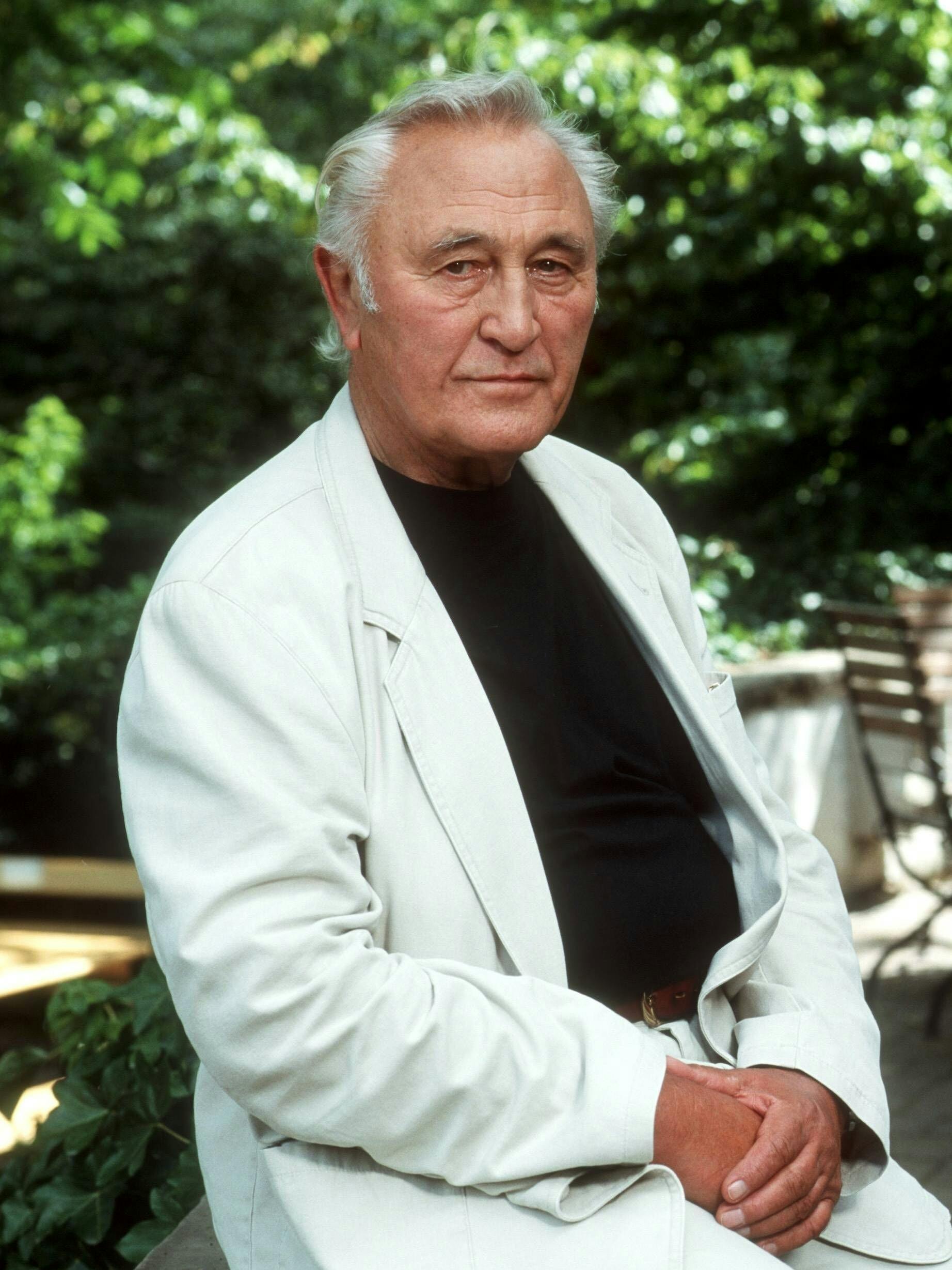 Schauspieler Günter Naumann bei einem Fototermin im Jahr 1999. Der DDR-Star stand für insgesamt 110 TV- und Filmproduktionen vor der Kamera, unter anderem bei „Treffpunkt Flughafen“.