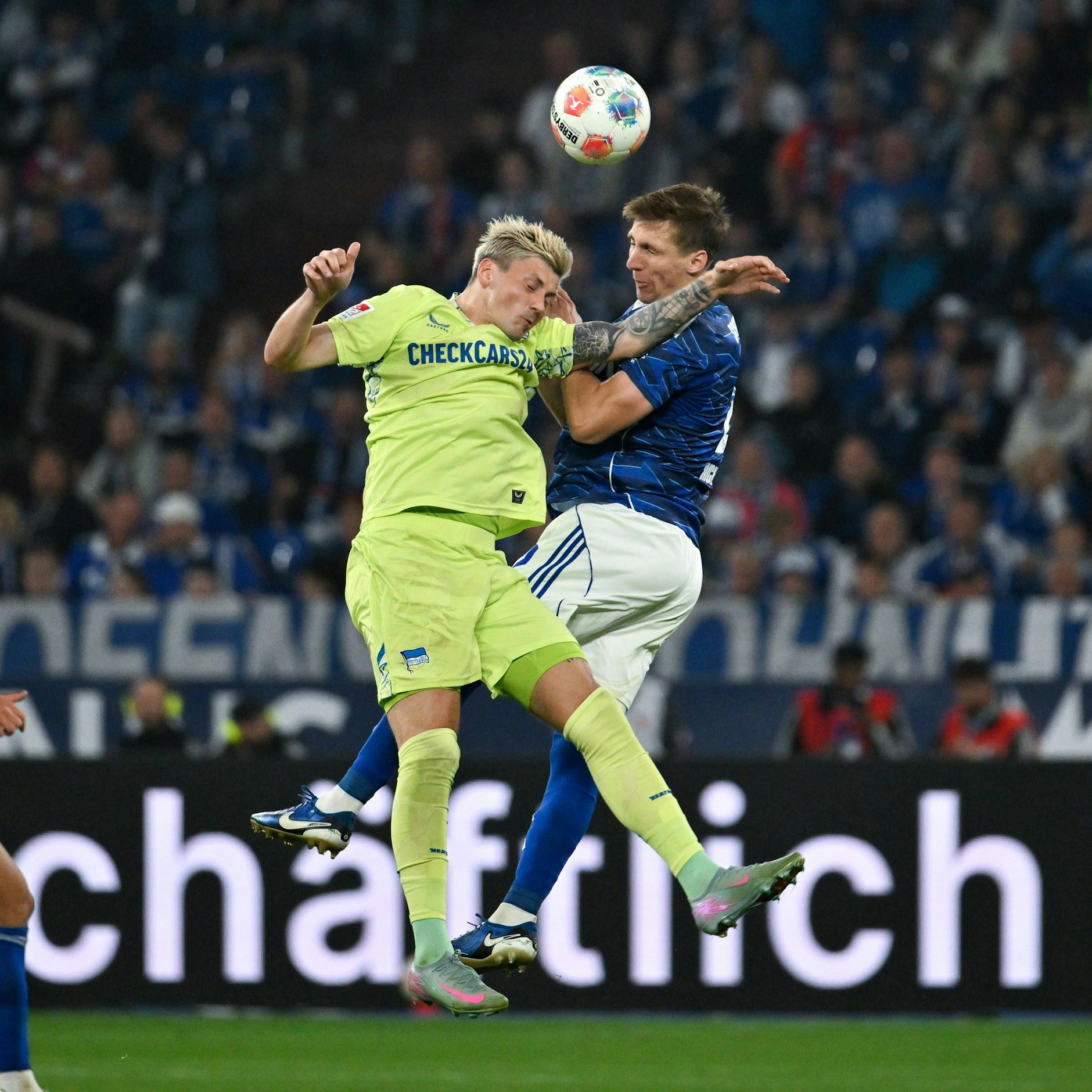 Herthas neuer Stürmer Dawid Kownacki bekam beim 1:2 auf Schalke nur wenige Flanken und konnte sich im Luftduell selten durchsetzen.