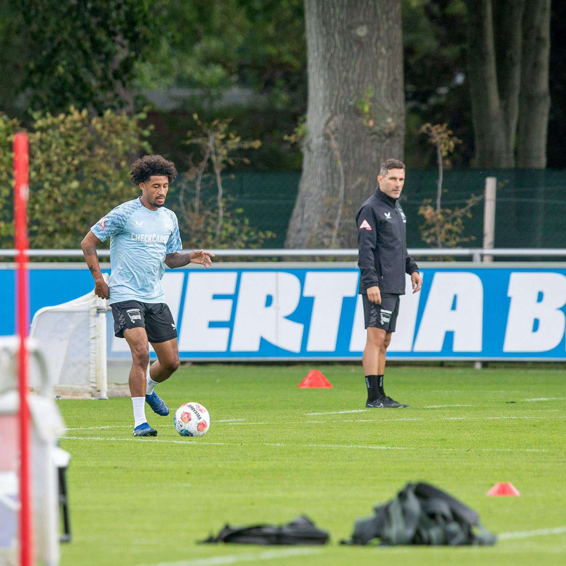 Endlich ist Jeremy Dudziak wieder am Ball. Das gefällt auch Hertha-Trainer Stefan Leitl.