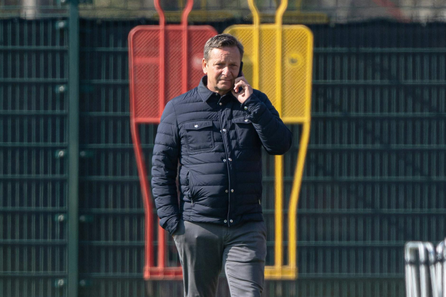 Manager Horst Held (55) ist das Telefon während der Transferperiode quasi ans Ohr gewachsen. Der Manager des 1. FC Union fahndet auf dem Markt nach Verstärkungen.
