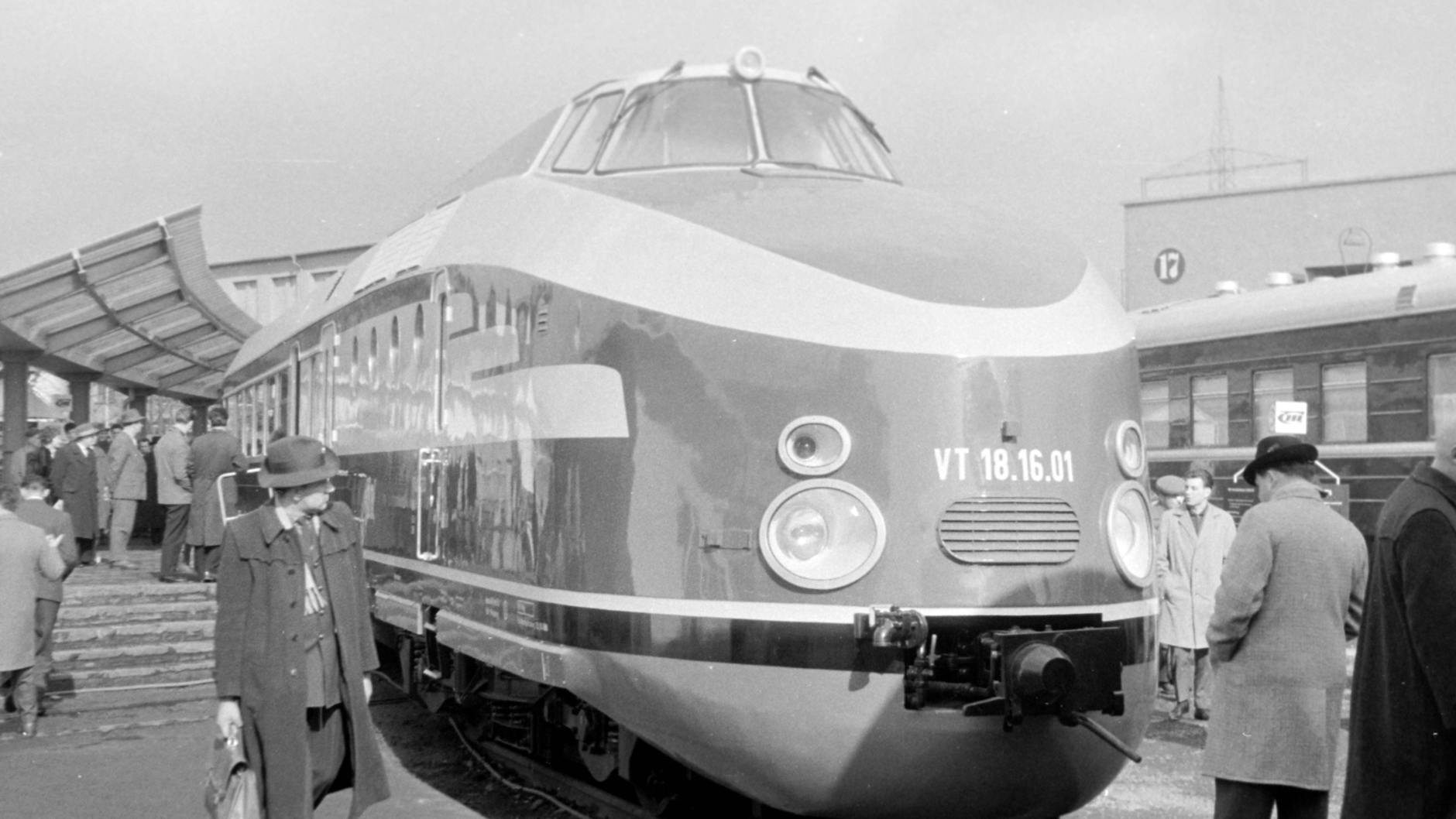 Auf der Leipziger Frühjahrsmesse im Jahr 1963 wurde der Schnellzug der DDR vorgestellt. Danach rollte er mit 160 Stundenkilometern quer durch Europa.