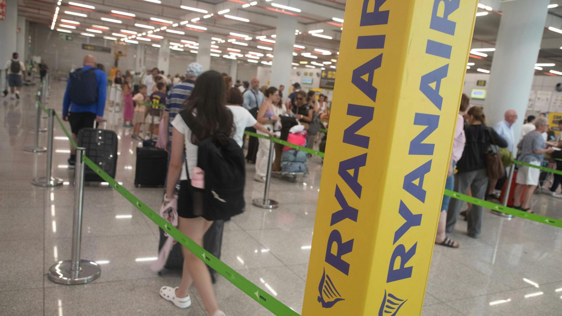 Der Check-In von Ryanair am Flughafen in Palma: Auch hier wird der Streik des Bodenpersonals Folgen haben.