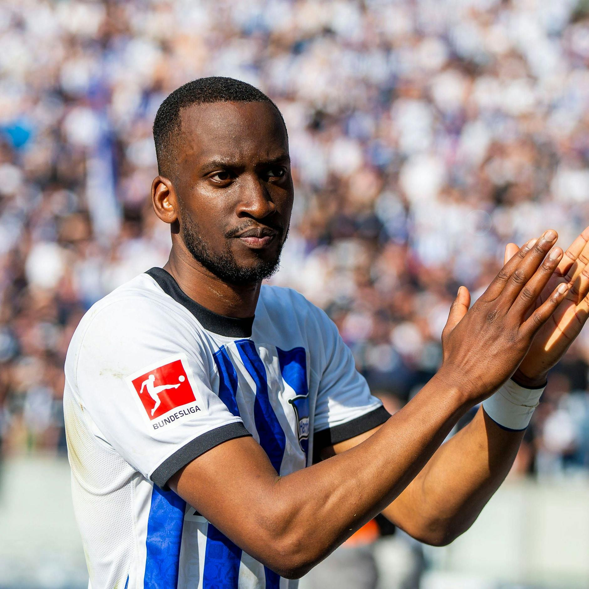 Dodi Lukebakio spielte 2022/23 seine beste Saison bei Hertha BSC. Trotzdem stiegen die Blau-Weißen ab.