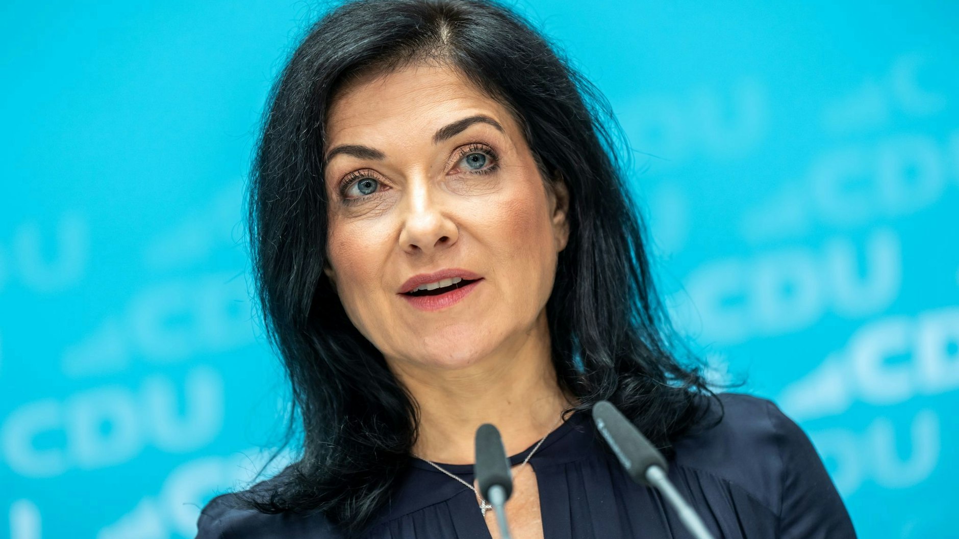 Wirtschaftsministerin Katherina Reiche (CDU) hat Beschäftigten angekündigt, sie müssten mehr und länger arbeiten.
