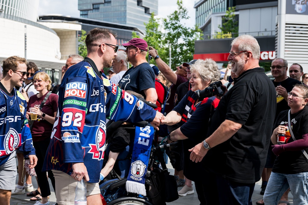 hallo-fans-jetzt-gibt-es-die-eisb-ren-zweimal-zum-anfassen