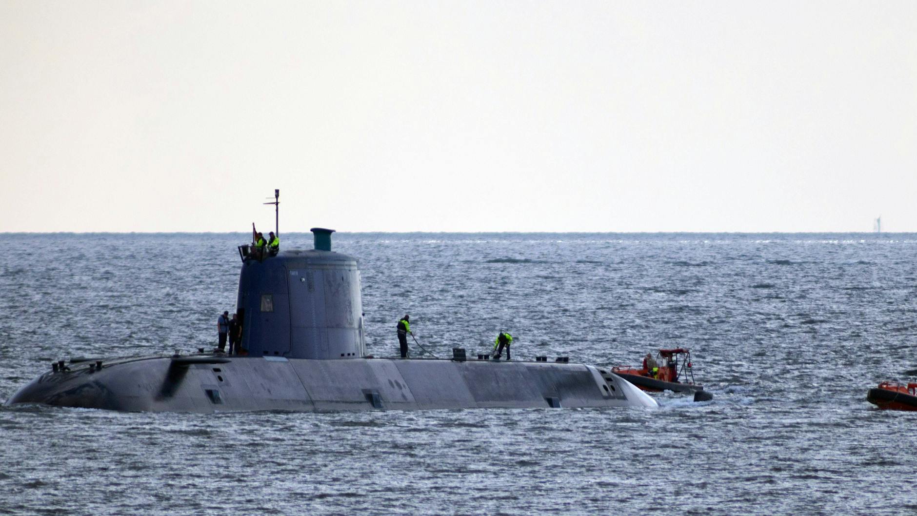 Ein für Israel gebautes U-Boot auf Testfahrt vor Rügen: Seit Jahren werden neue Untereeboote in der Ostsee erprobt. Dieses Foto entstand 2013.