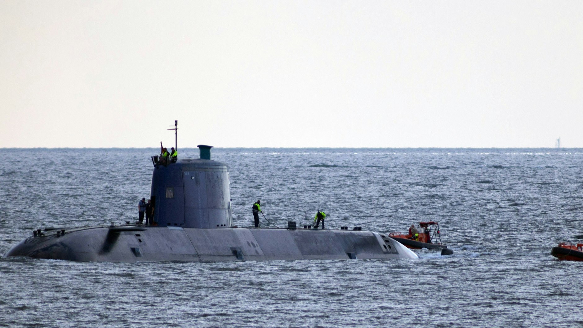 Ein für Israel gebautes U-Boot auf Testfahrt vor Rügen: Seit Jahren werden neue Untereeboote in der Ostsee erprobt. Dieses Foto entstand 2013.