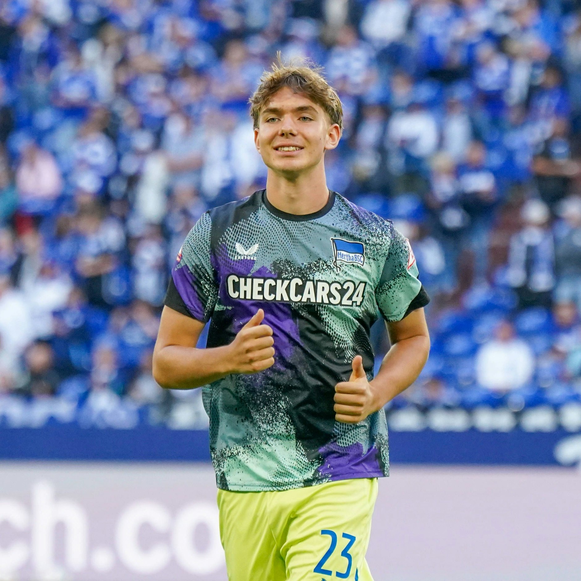 Beim 1:2 auf Schalke war Supertalent Kennet Eichhorn im Kader. Sonntag gegen den KSC wird er für Hertha sein Profidebüt geben.