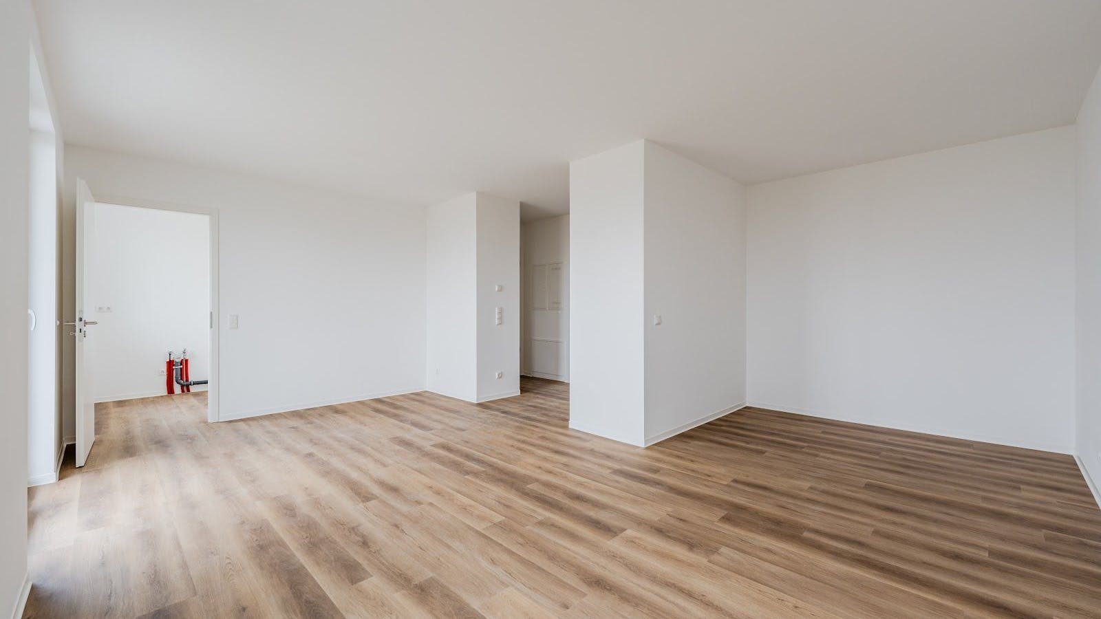 Ein Blick die 45,84 Quadratmeter große Ein-Zimmer-Wohnung für 467,50 Euro warm. Der Boden ist Linoleum in Holzoptik.