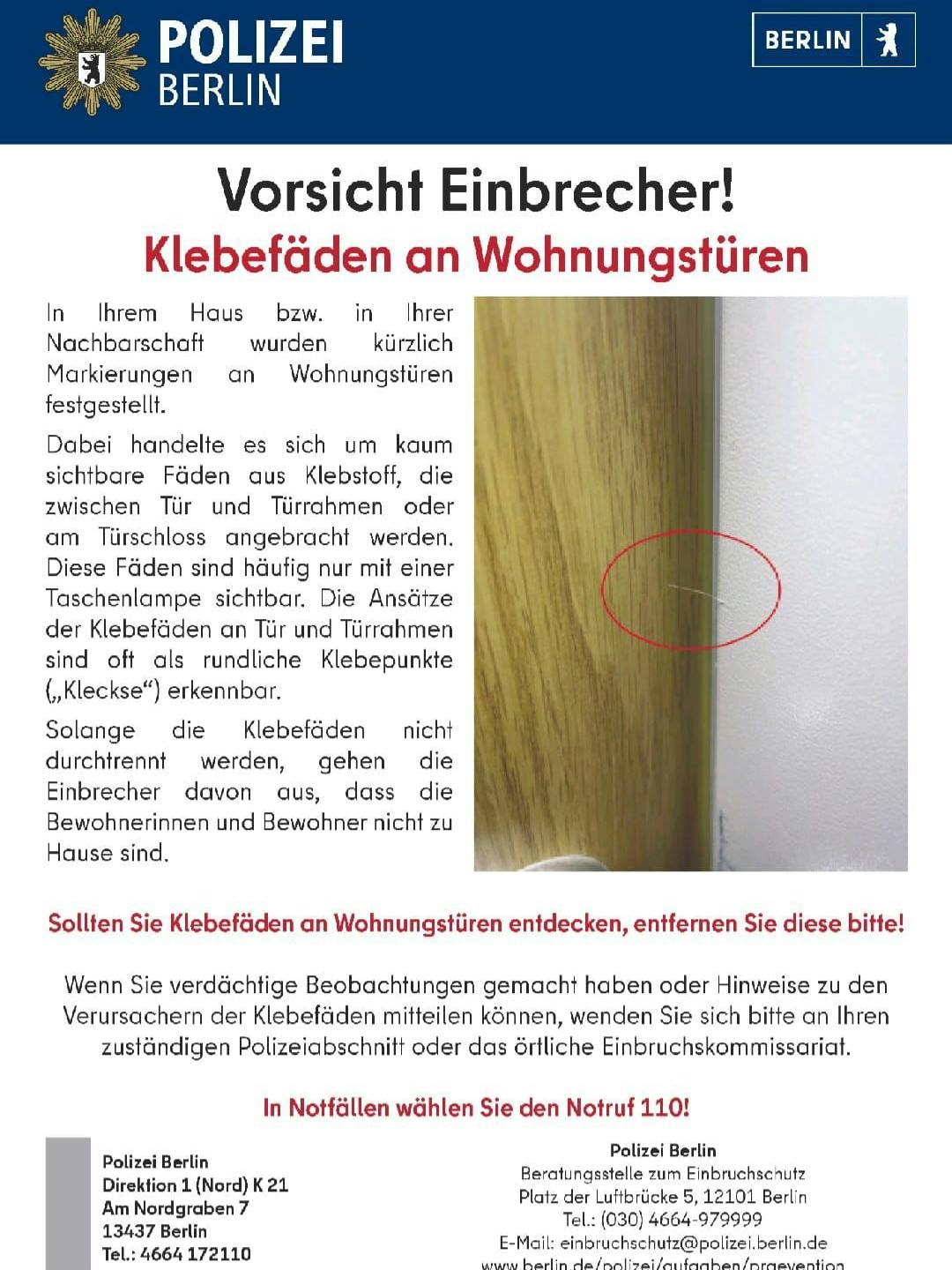 Mit solchen Zetteln warnt die Polizei Berlin vor der Klebe-Masche der Einbrecher. Sie wurden schon in mehreren Kiezen aufgehängt.