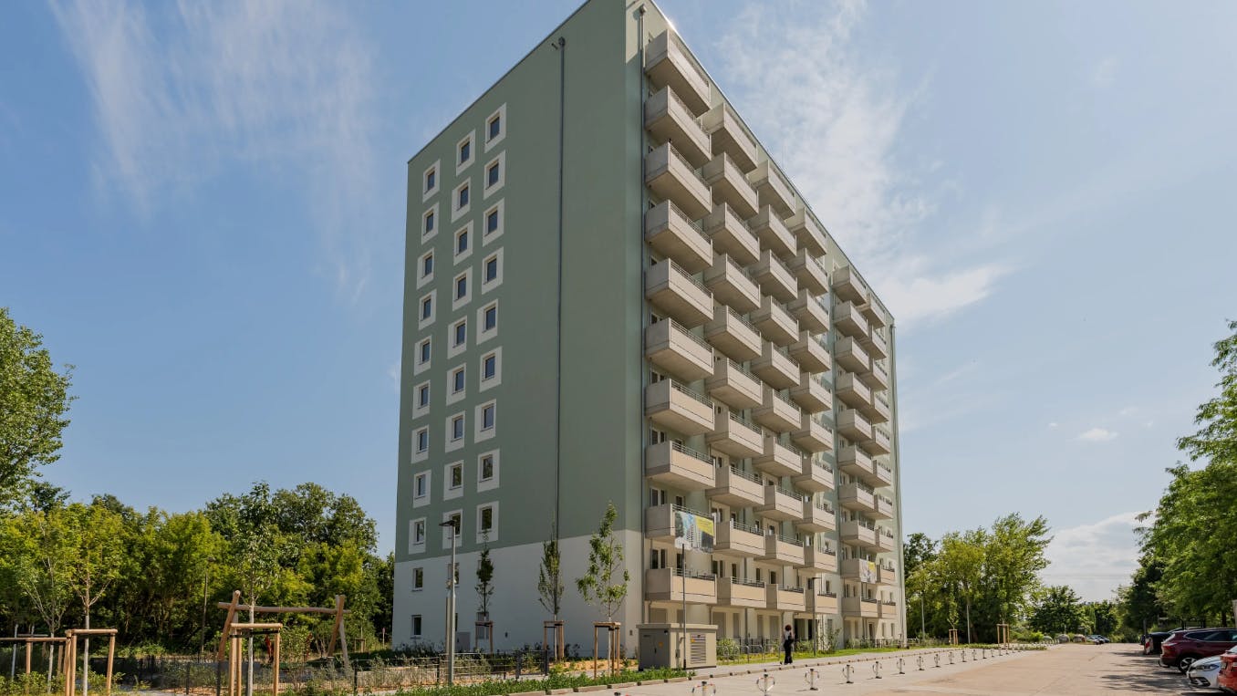 Gebaut wurde der Elfgeschosser in Berlin-Marzahn von Kondor Wessels.