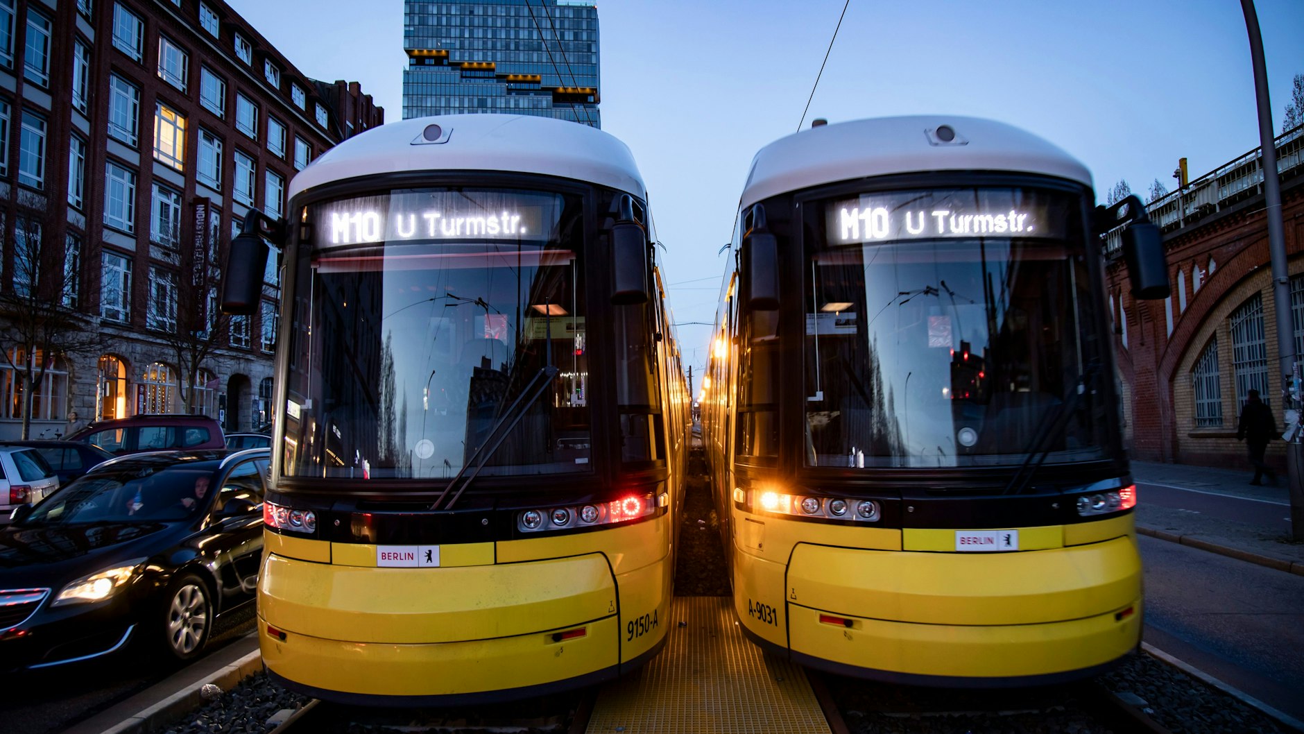 Zwei Trams der Linie M10: Die Metrolinien sind rund um die Uhr im Einsatz.