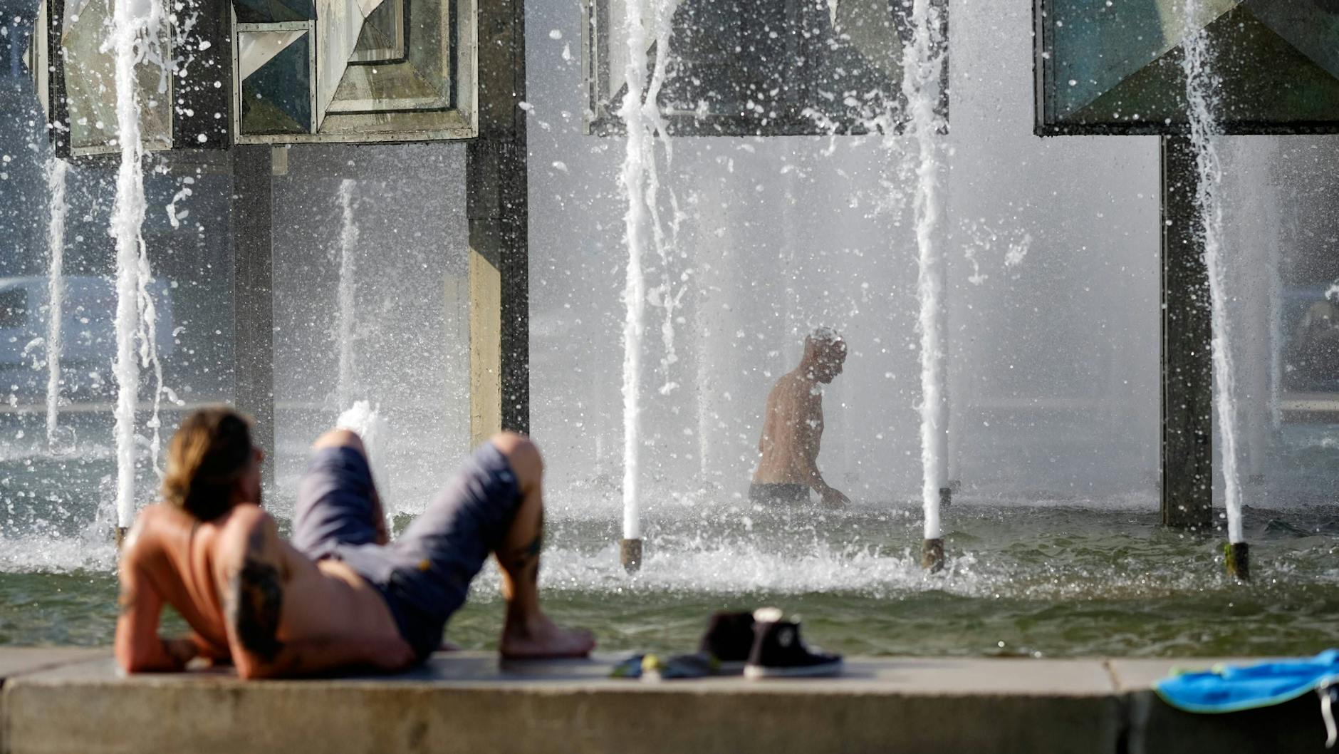 Es wird richtig heiß! Bis zu 35 Grad sieht der Deutsche Wetterdienst in den kommenden Tagen auf Berlin zurollen. Der Sommer kommt mit voller Wucht zurück!