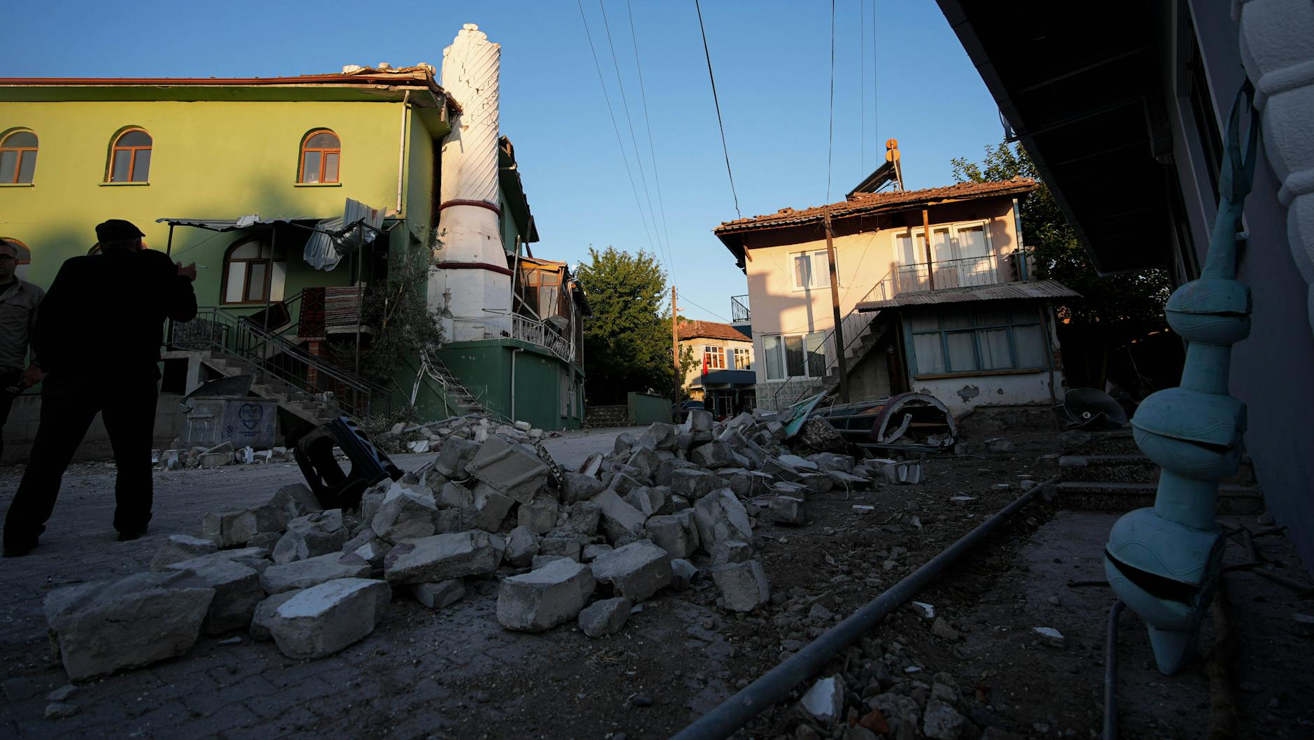Zerstörungen in der Gemeine Kizilgur im Westen der Türkei nach dem Erdbeben der Stärke 6.1.