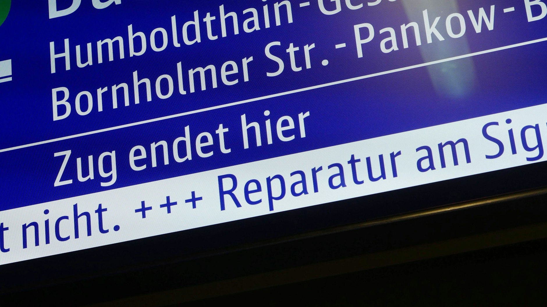 Reperatur am Signal: Diese Anzeige sieht man in diesen Tagen sehr oft bei der S-Bahn in Berlin.