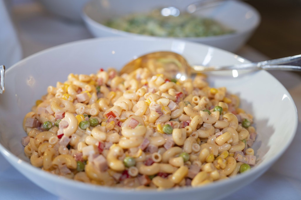 Rezept-f-r-Nudelsalat-mit-Zauberso-e-Kennen-Sie-diesen-Mega-Salat-