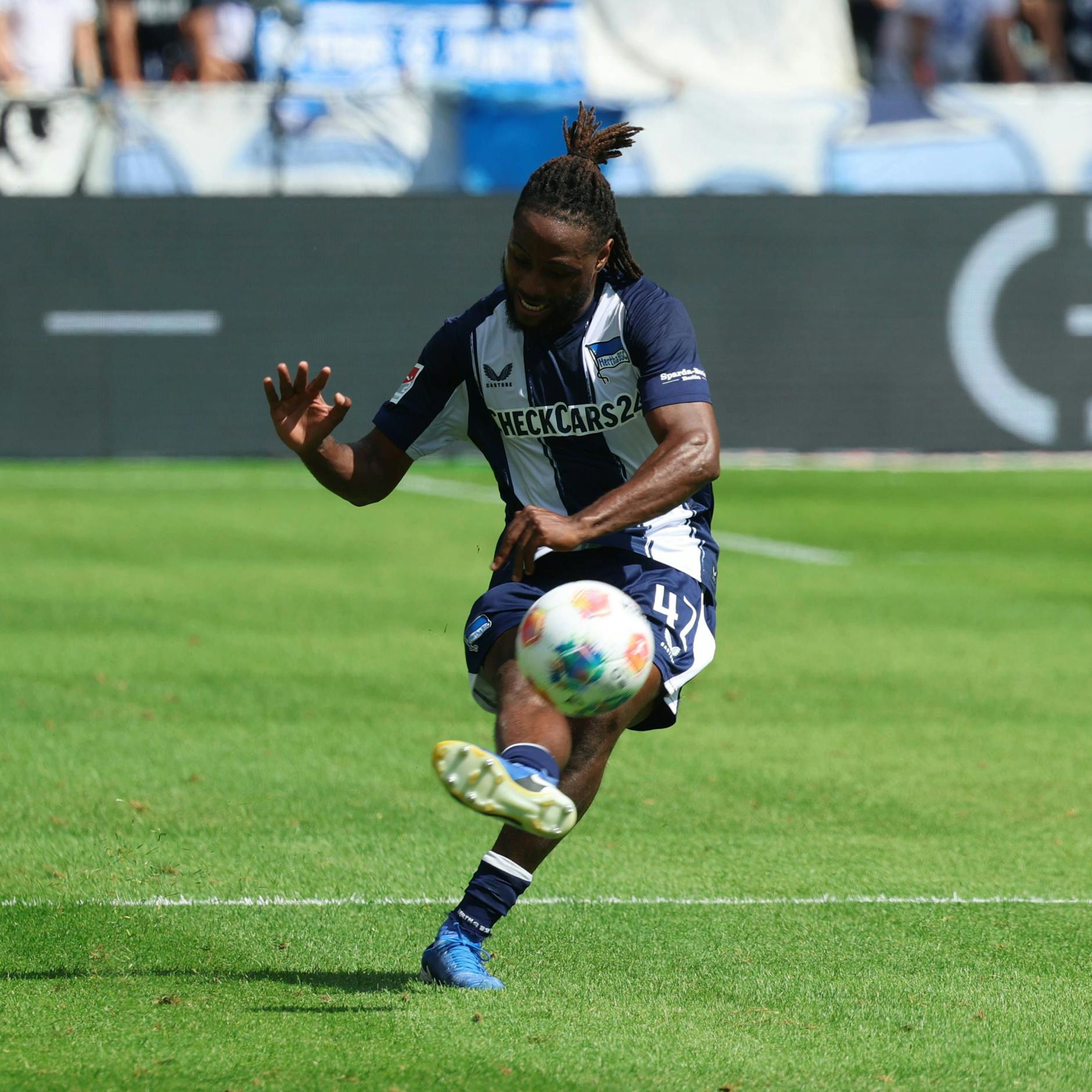 Herthas Deyo Zeefuik trug Sonntag beim 0:0 gegen den KSC noch einen Dutt.