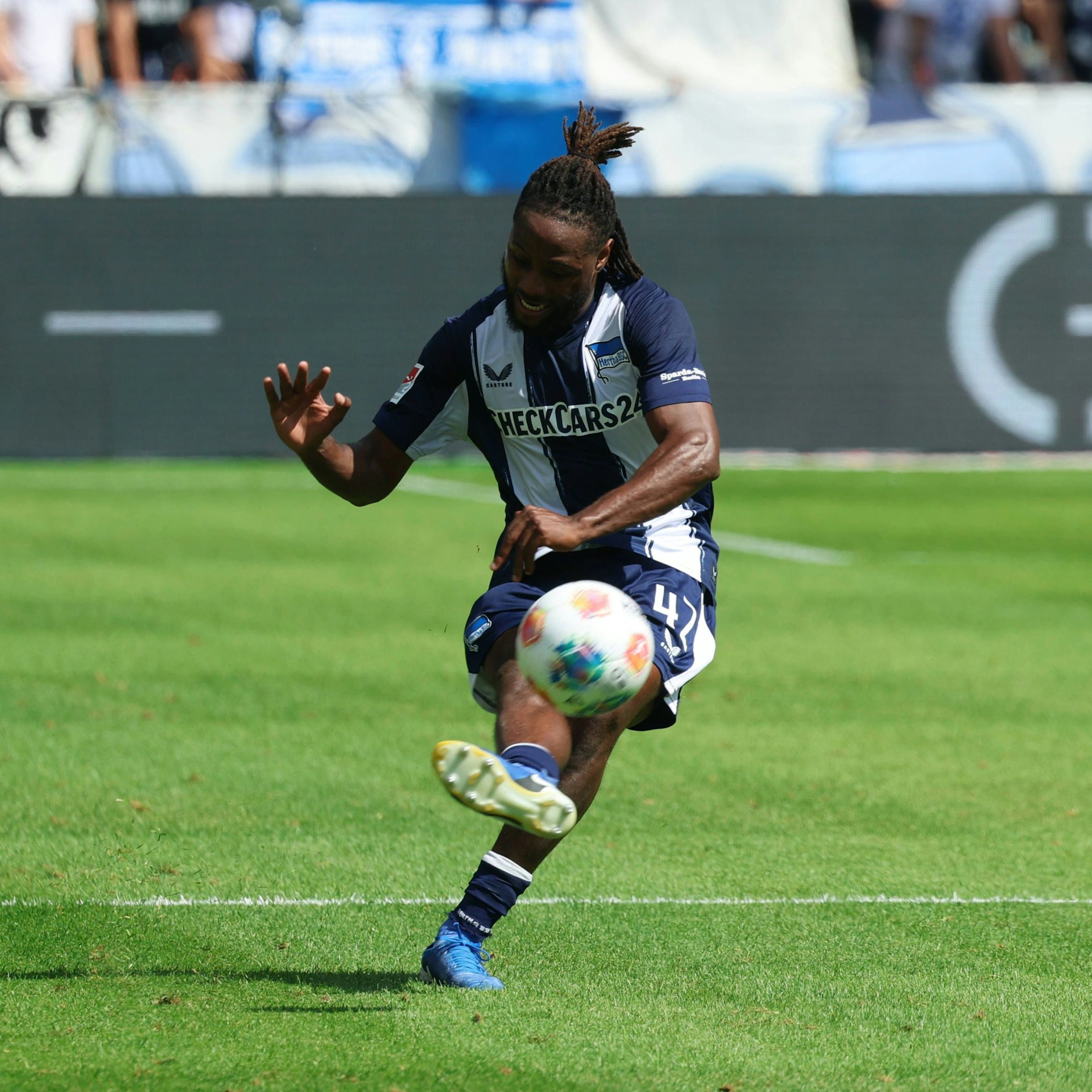 Herthas Deyo Zeefuik trug Sonntag beim 0:0 gegen den KSC noch einen Dutt.