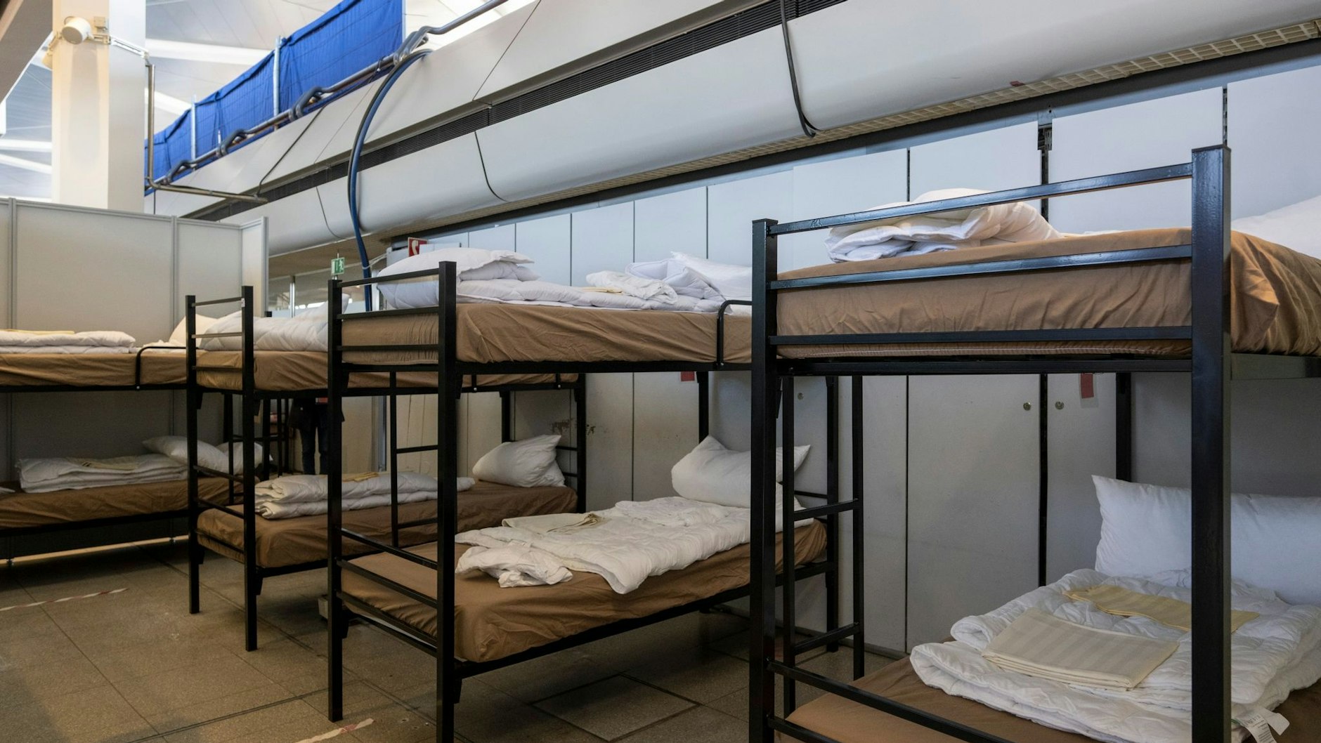 Im März 2022 wurde die Unterkunft in Berlin-Tegel eröffnet, hier ein Blick in ein Zimmer mit Stockbetten.