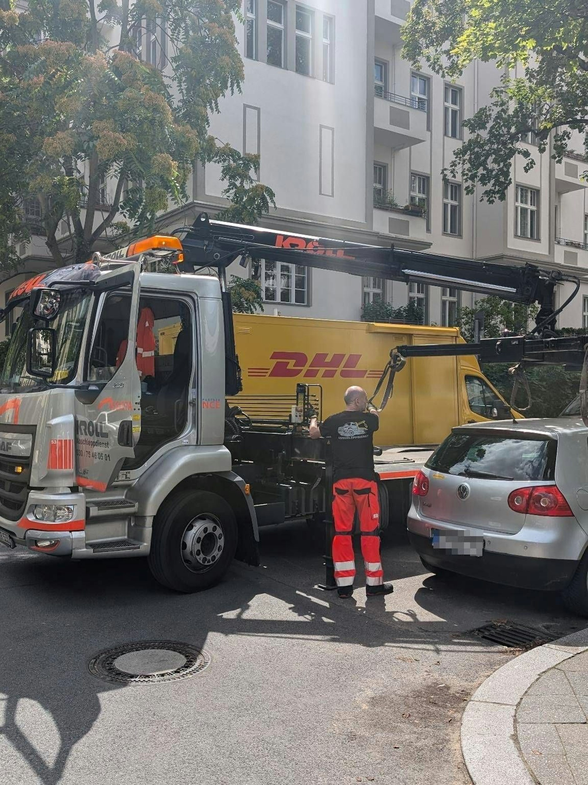 Beim gemeinsamen Kontrollgang wurden insgesamt drei Autos versetzt.