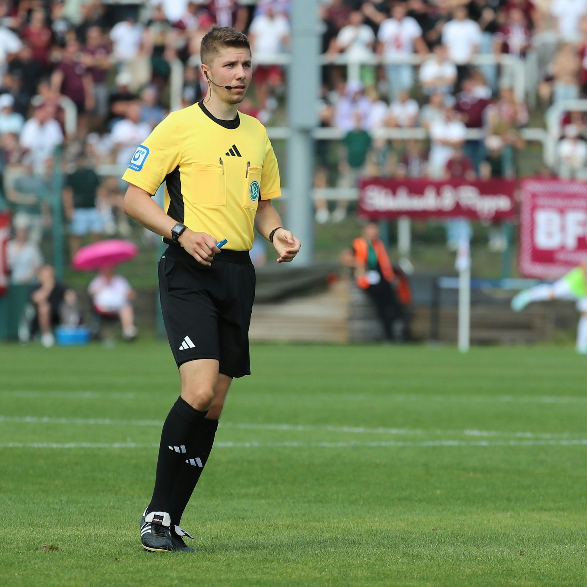 Schiedsrichter Felix Wagner aus Bayern hatte beim DFB-Pokalspiel BFC Dynamo gegen den VfL Bochum keinen guten Tag.
