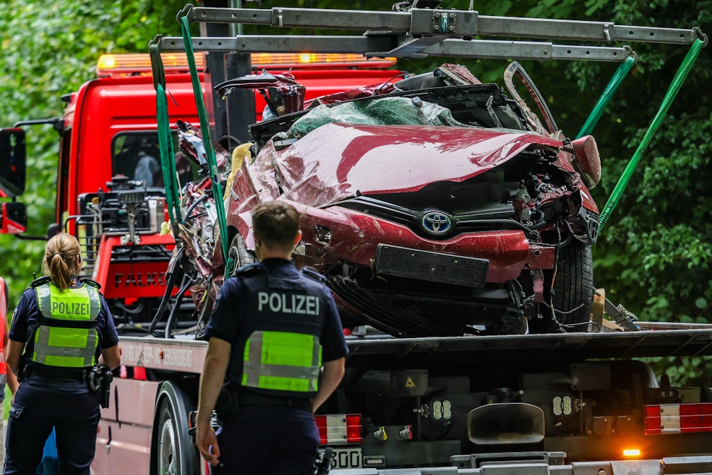 Todes-Crash-mit-Papas-Wagen-Fahrer-16-fl-chtete-im-Schock