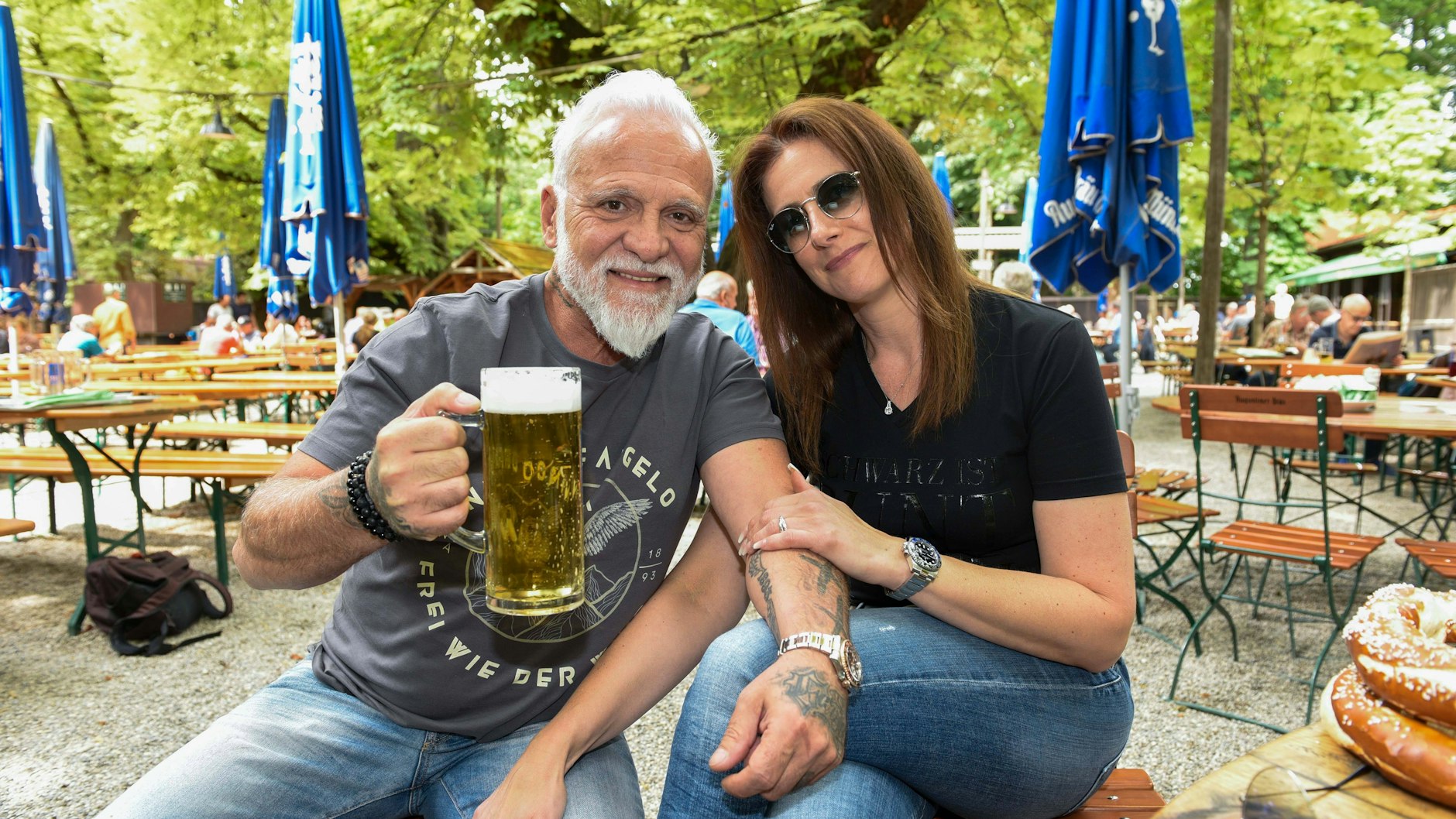 Nino de Angelos Partnerin Simone ist Nino eine große Hilfe.
