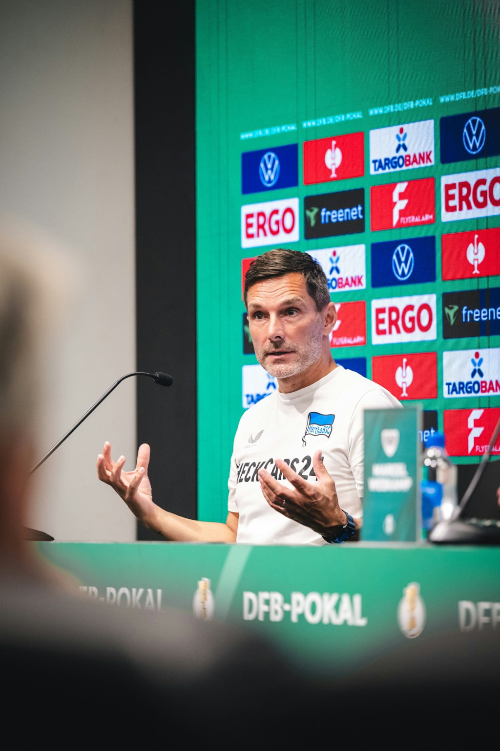 Gl-cklich-und-nachdenklich-Die-zwei-Gef-hlswelten-von-Hertha-Coach-Leitl