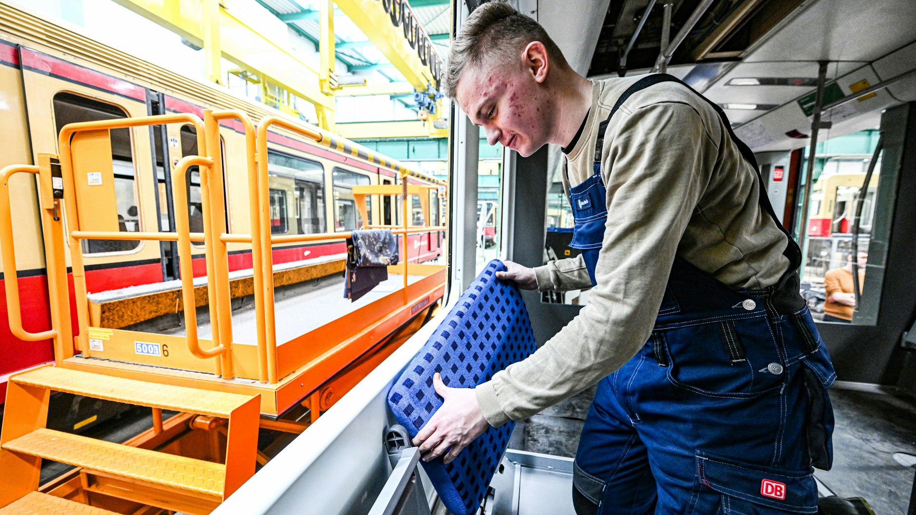 In der S-Bahnwerkstatt in Berlin-Schöneweide werden Züge der Baureihe 481 auf Vordermann gebracht.