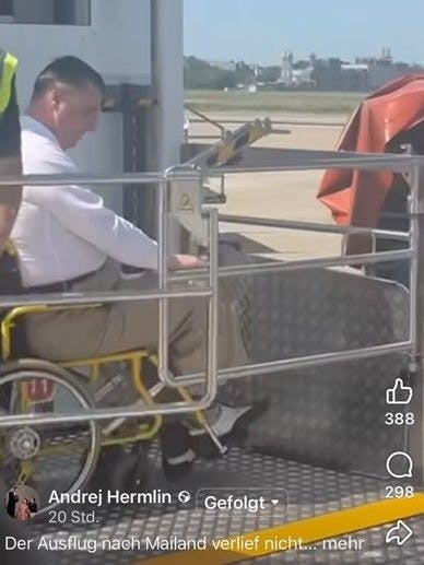 Auf Facebook zeigte Hermlin, wie er nach dem Flug im Rollstuhl sitzt.