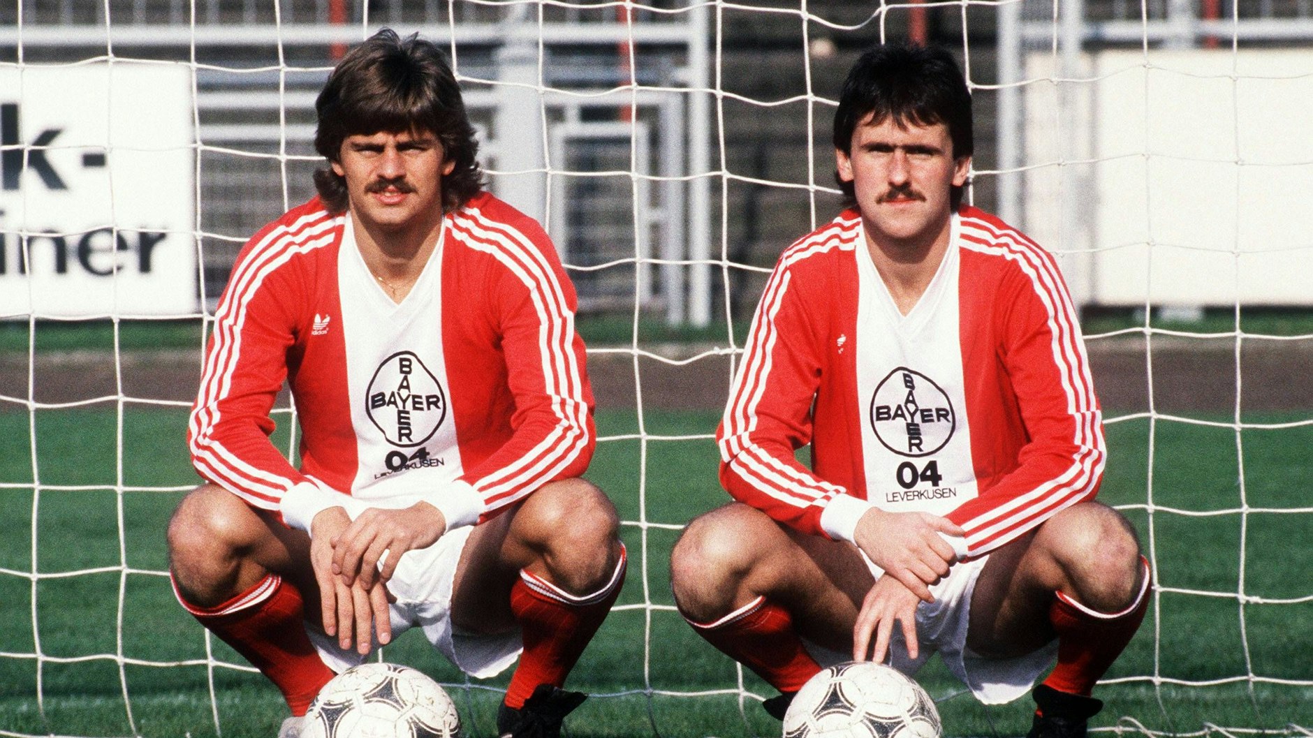Dirk Schlegel und Falko Götz (l.) hatten vom DDR-Klub BFC Dynamo rübergemacht in den Westen und in Leverkusen angeheuert. 