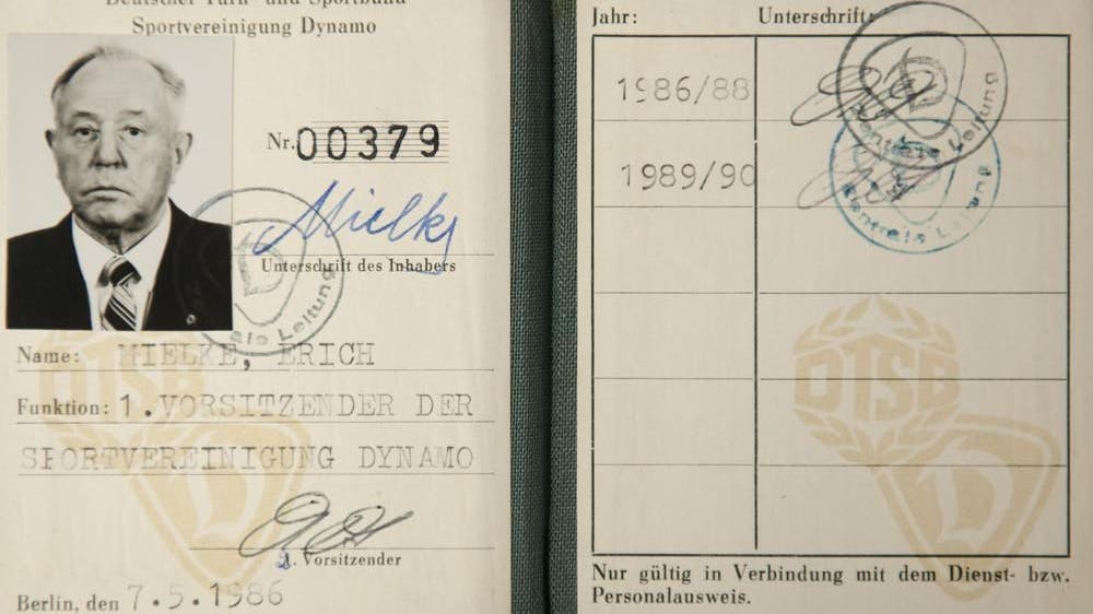 Erich Mielkes Mitgliedsausweis beim DDR-Klub BFC Dynamo.