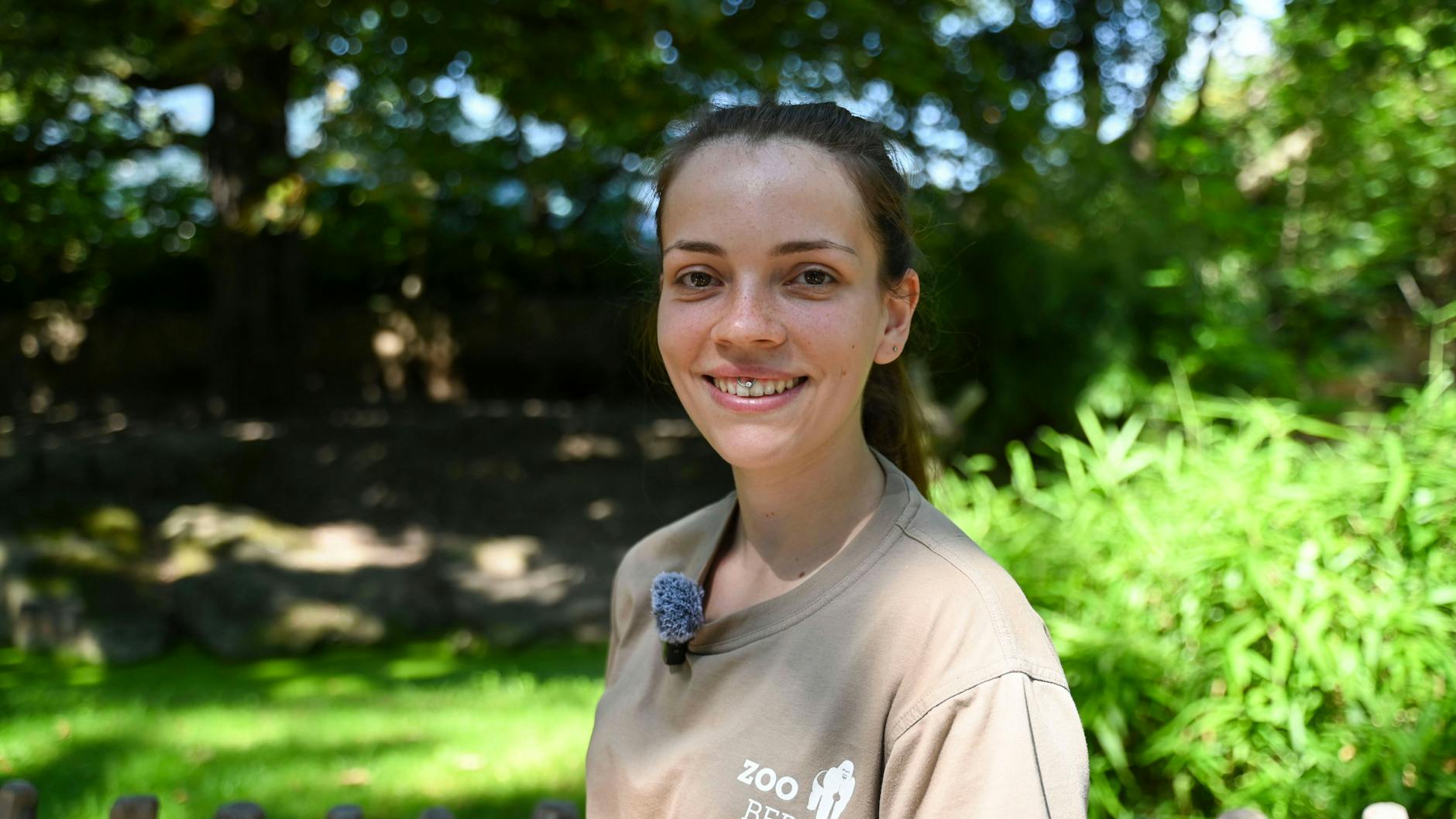Tierpflegerin Svenja Schulzefindet es schön und traurig zugleich, dass Toni in einen neuen Zoo umzieht.