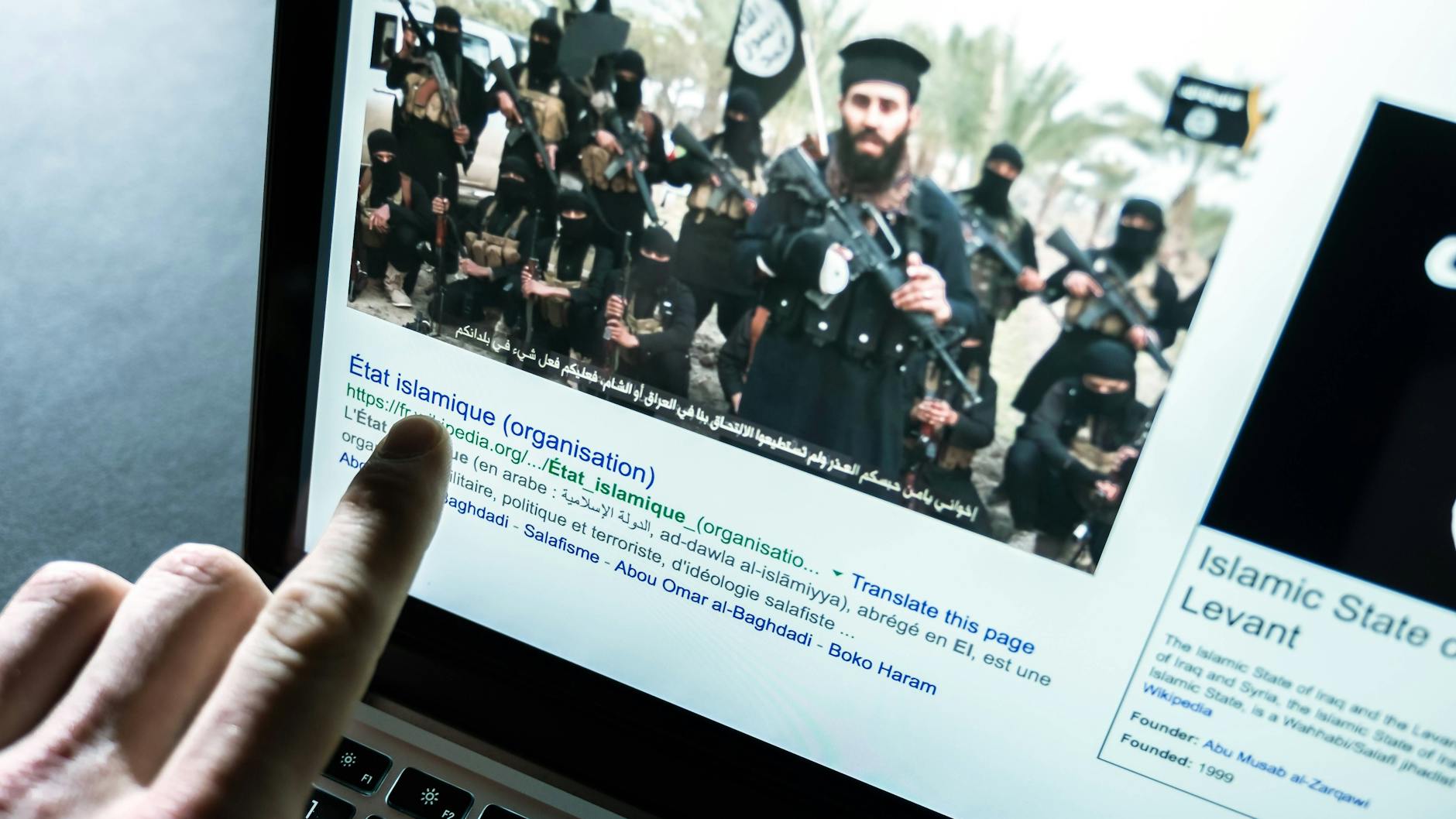 Solche Propaganda soll der junge Russe für den IS übersetzt haben.