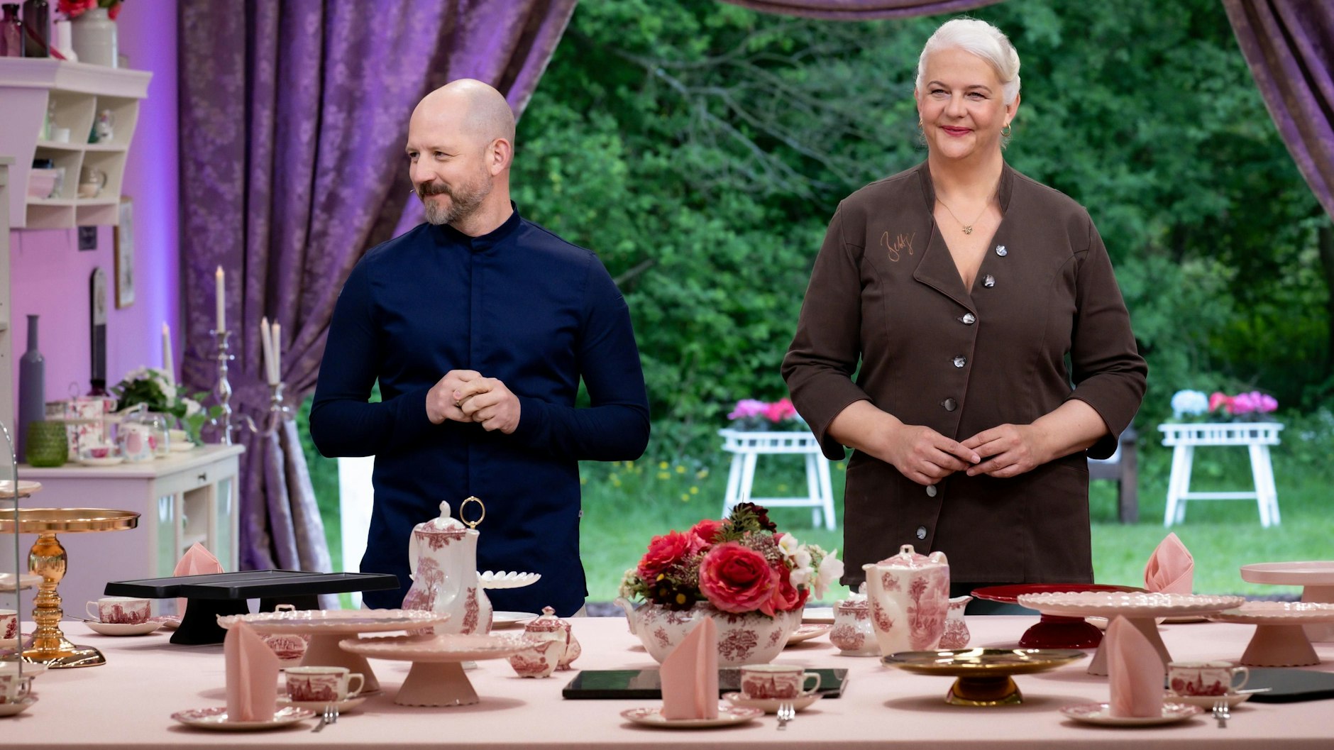 Christian Hümbs und Bettina Schliephake-Burchardt steuern ihre Rezepte zu „Das große Backen“ bei, die Kandidatinnen und Kandidaten müssen sie nachmachen.