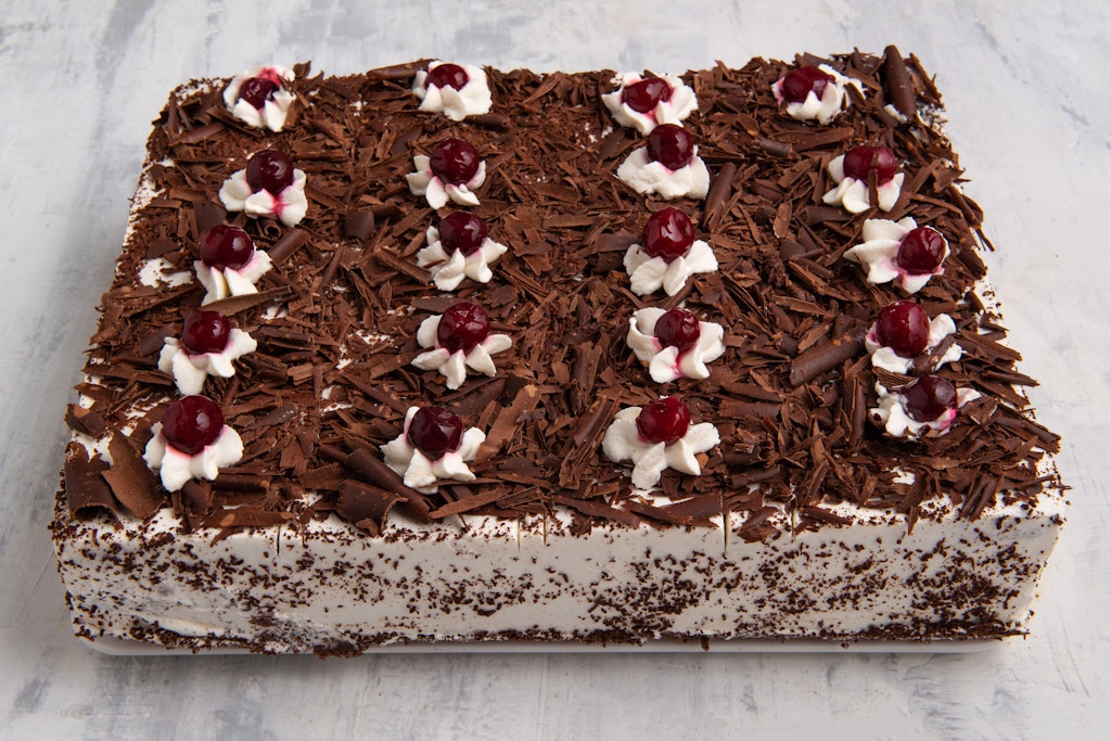 Cremig-fruchtig-einfach-gemacht-Rezept-f-r-Schwarzw-lder-Kirschtorte-vom-Blech