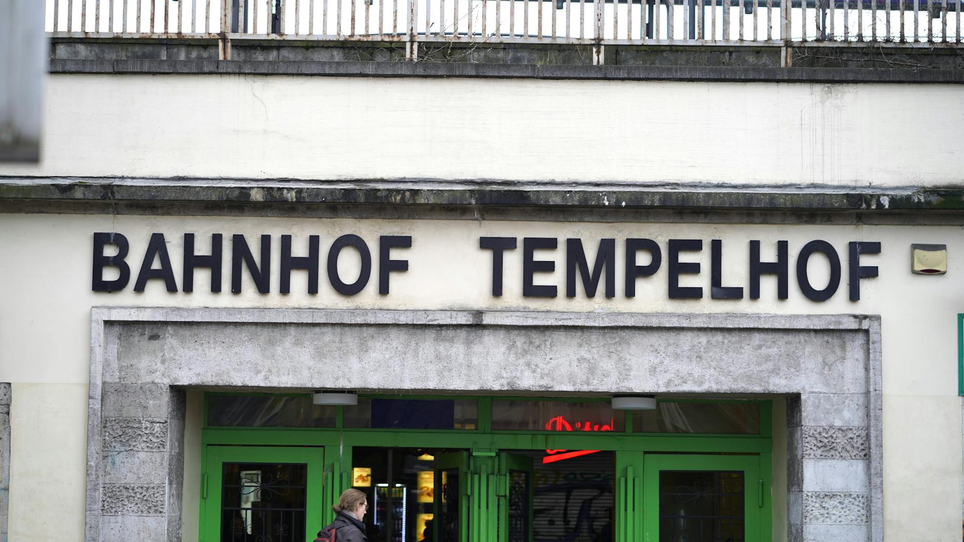 Der S- und U-Bahnhof Tempelhof wird gesperrt.