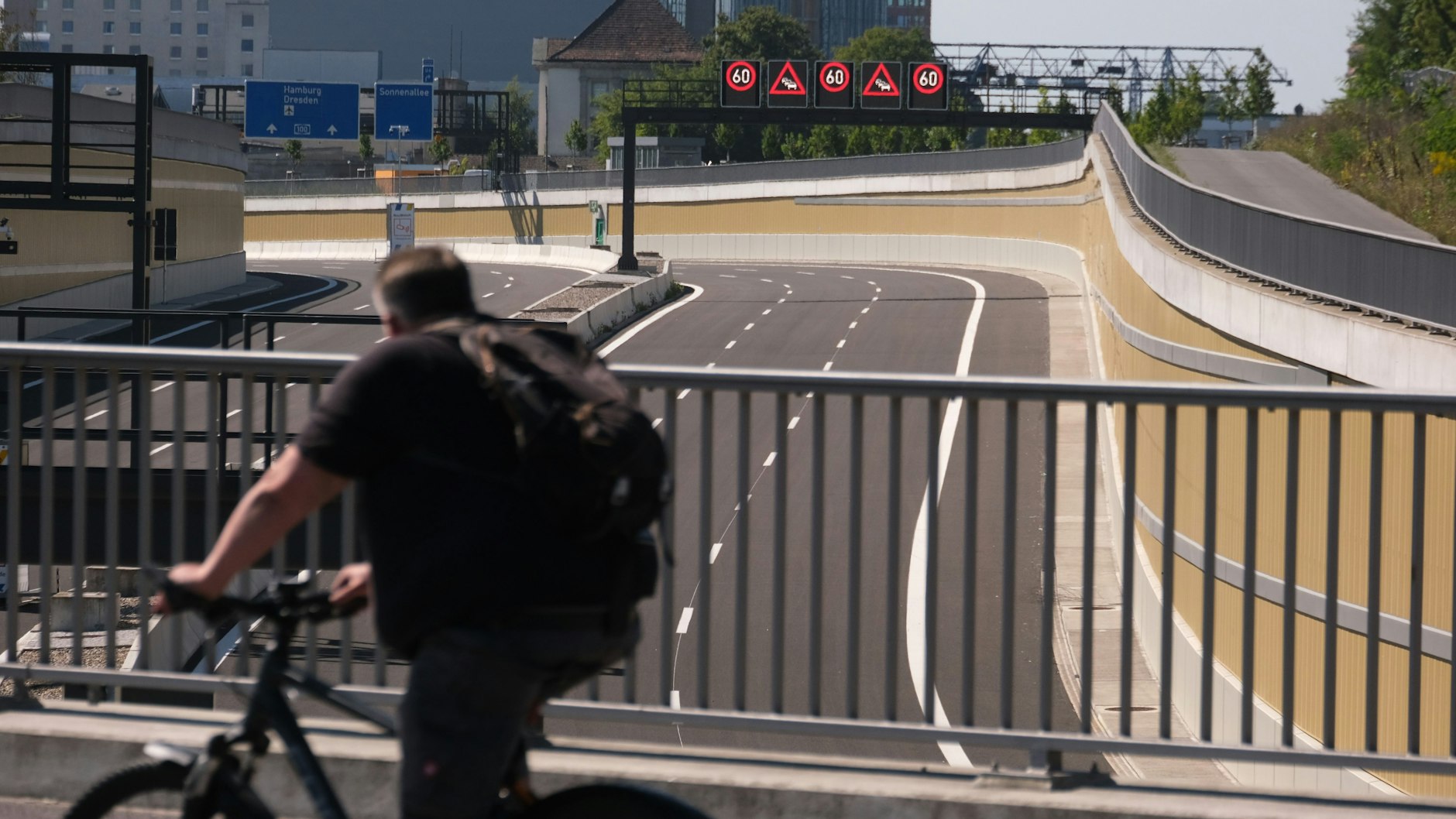 Am Mittwoch soll der neue Abschnitt der A100 eröffnet werden.