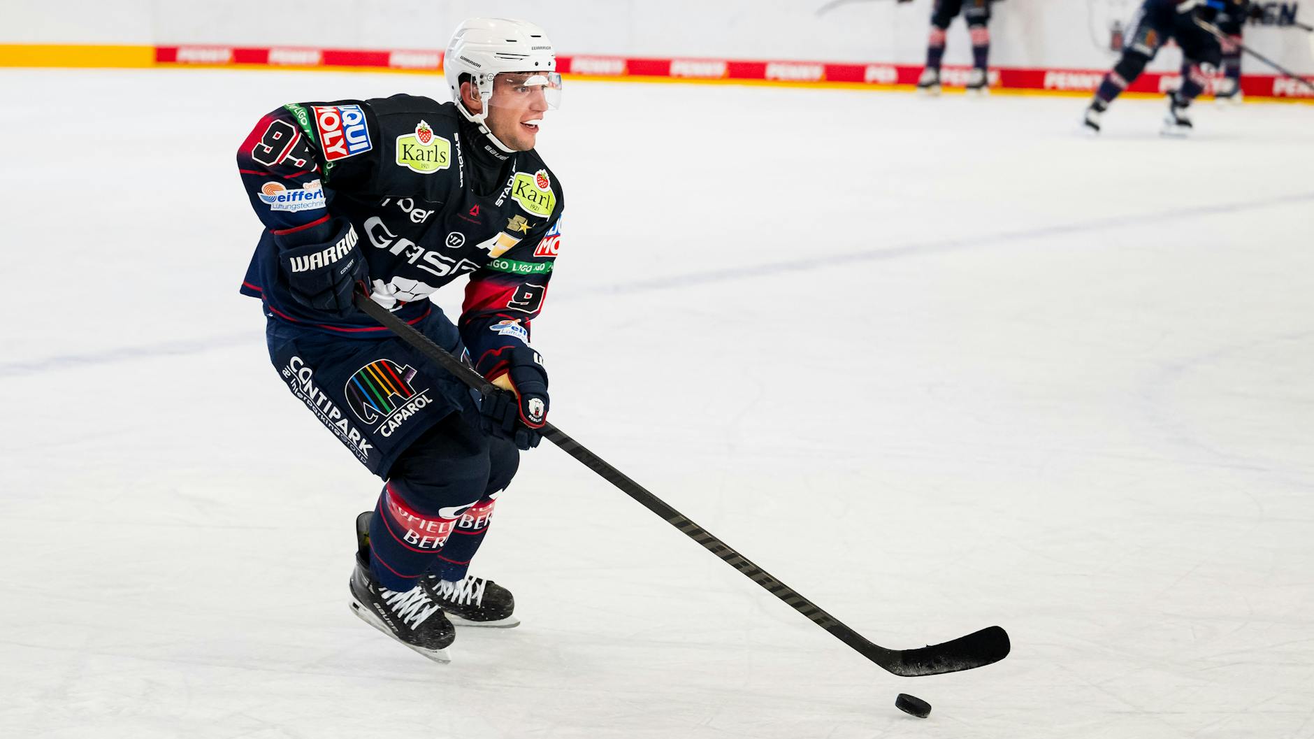 Eisbären-Stürmer Freddy Tiffels war in Spiel ein dabei, in Spiel zwei musste er den Platz auf dem Eis räumen.