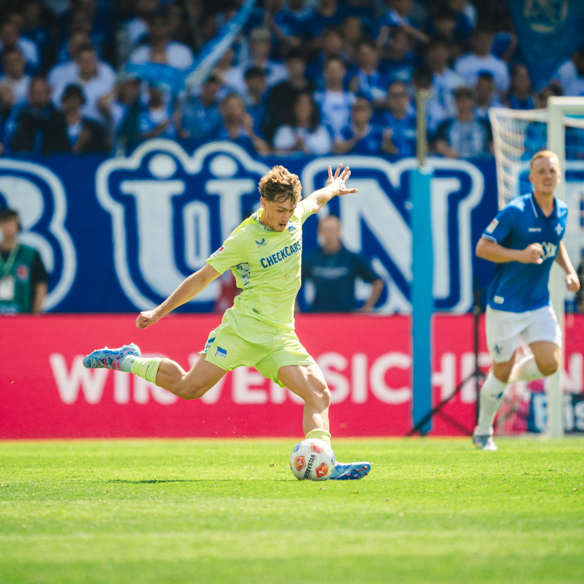 Herthas offensiver Mittelfeldspieler Maurice Krattenmacher spielte stark, traf aber nur den Pfosten.