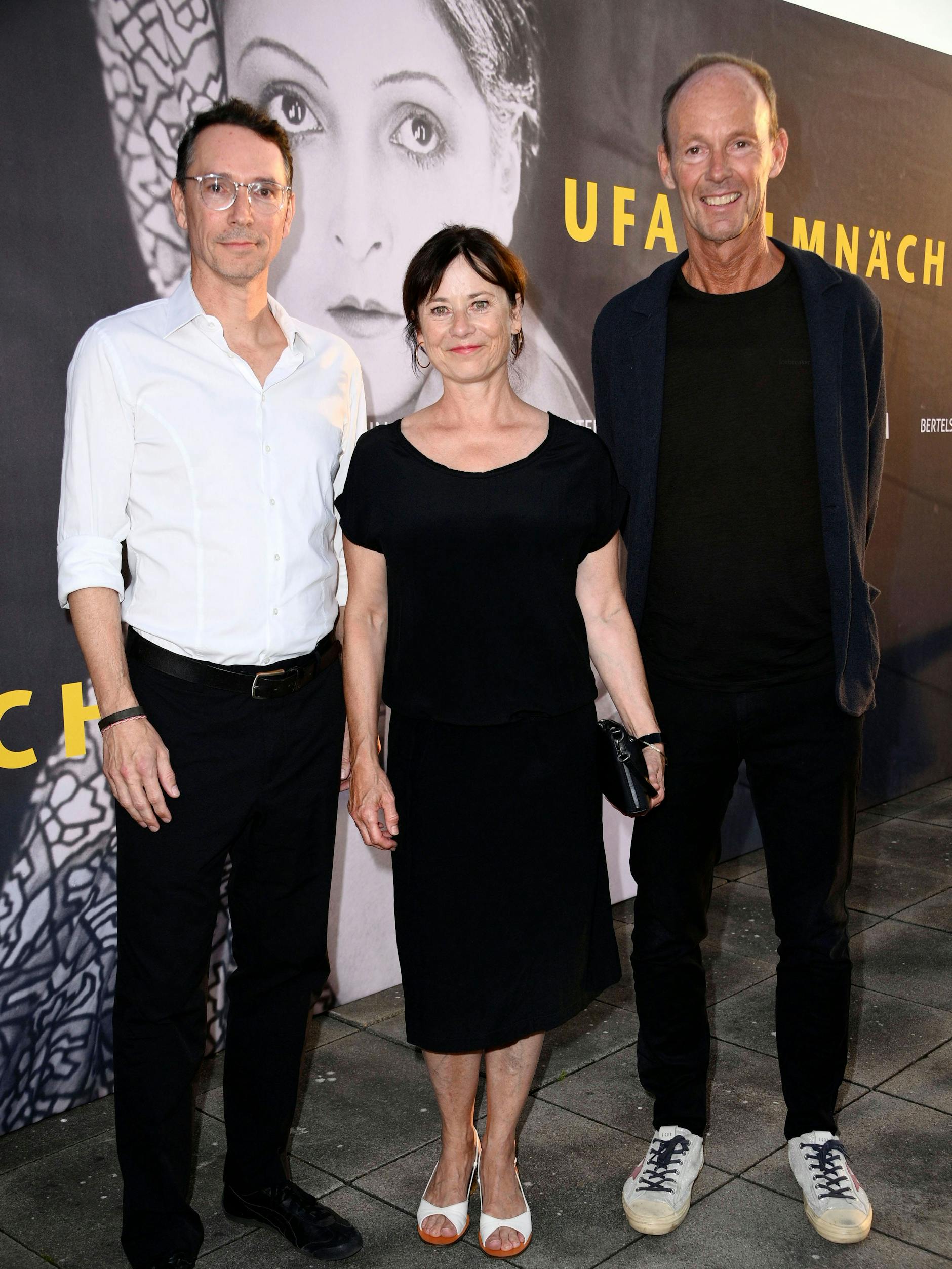 Schauspielerin Inka Friedrich ist die diesjährige Patin der UFA-Filmnächte. Rechts: Bertelsmann-Chef Thomas Rabe. Links: UFA-Chef Sascha Schwingel.