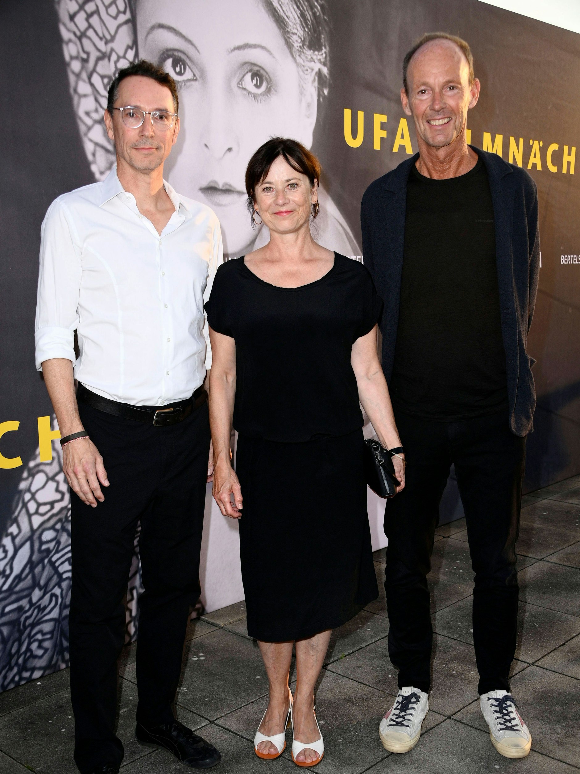 Schauspielerin Inka Friedrich ist die diesjährige Patin der UFA-Filmnächte. Rechts: Bertelsmann-Chef Thomas Rabe. Links: UFA-Chef Sascha Schwingel.