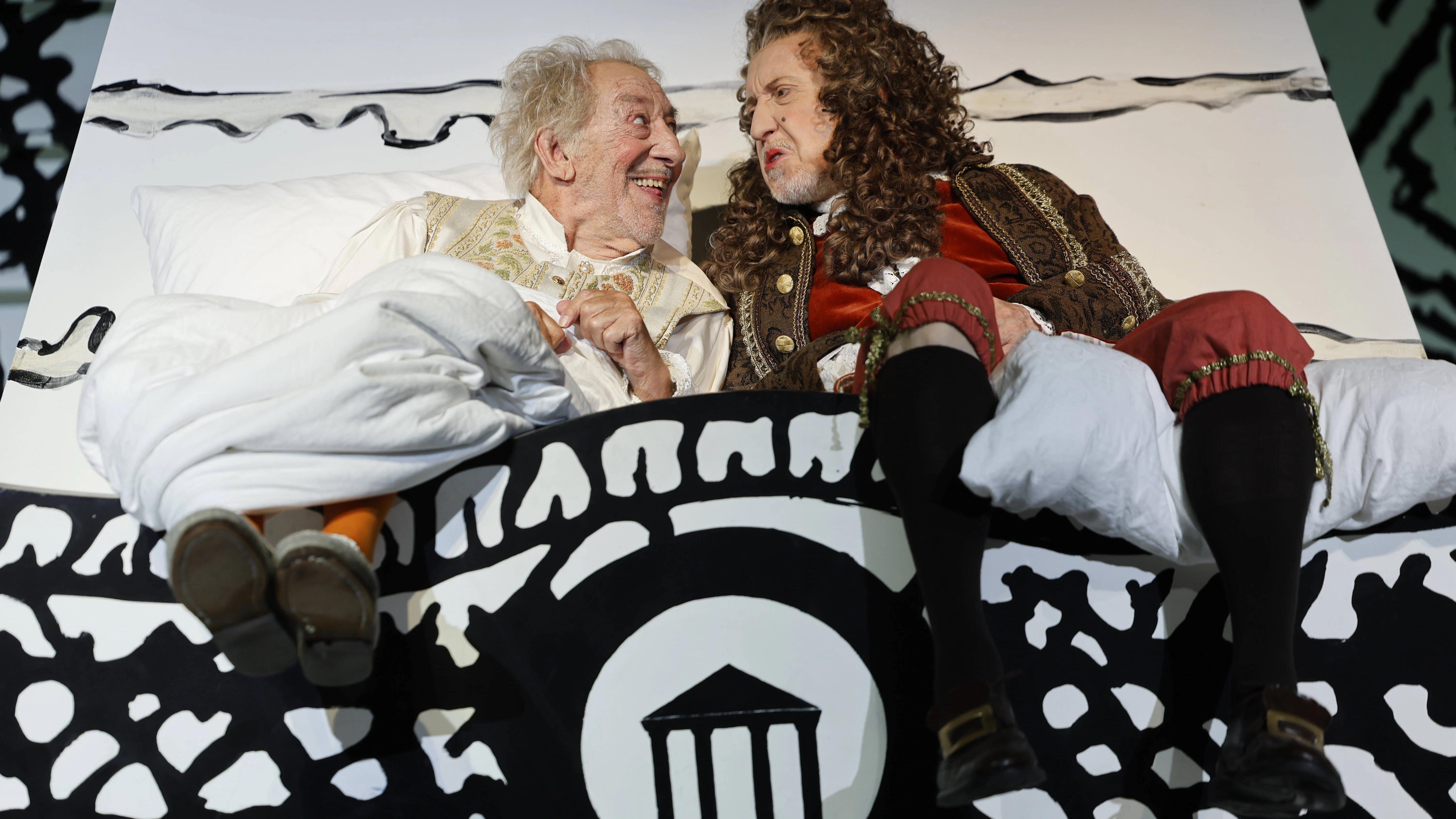 Am Geburtstag steht Dieter Hallervorden (l.) als „Der eingebildet Kranke“ von Molière auf der Bühne.