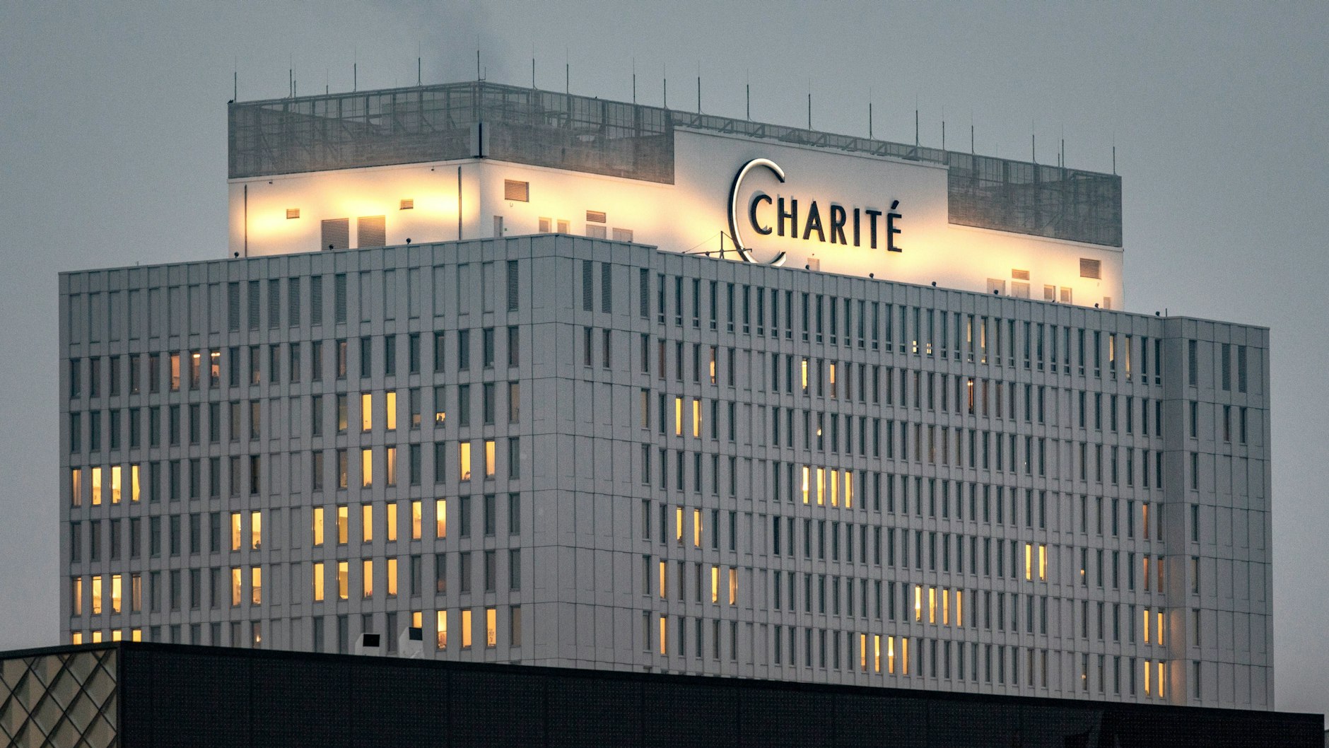 Junge Ärzte und Ärztinnen machen gegen die Reformpläne der Charité-Leitung mobil. Ein Drittel denkt schon an Kündigung!